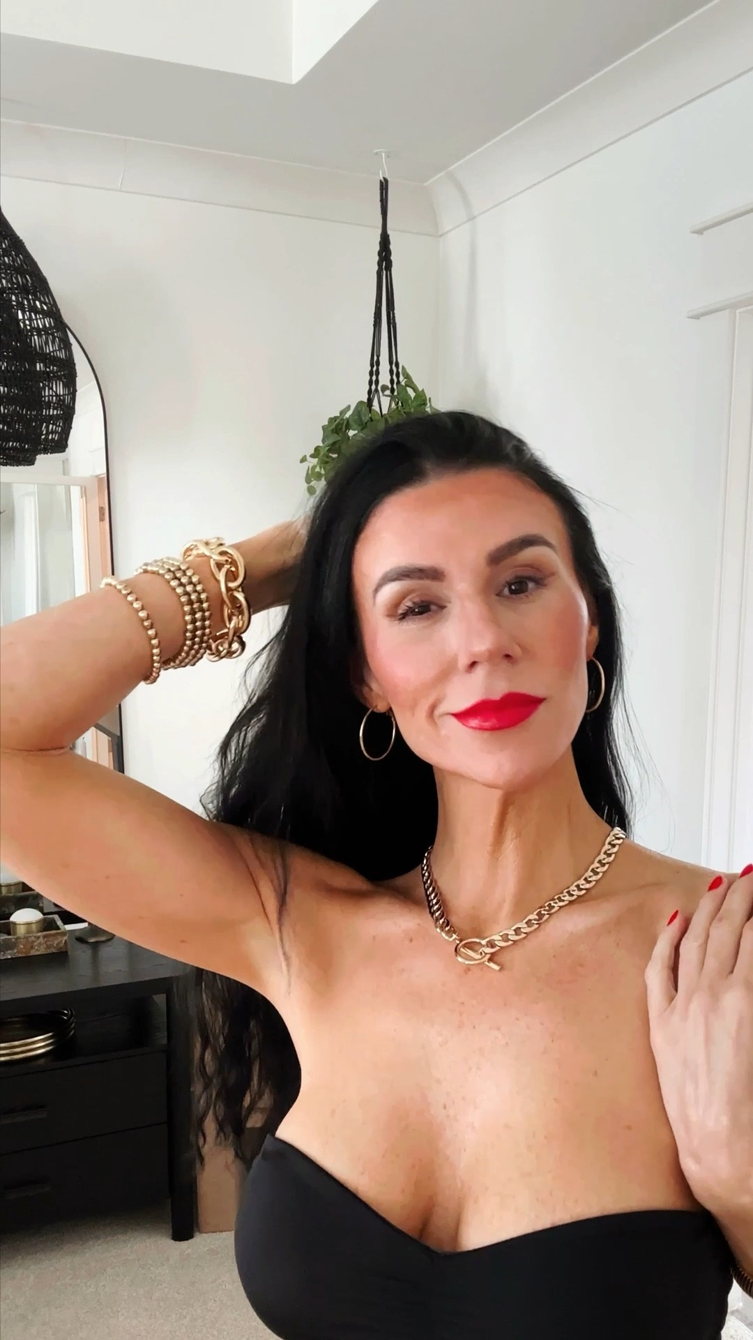 GIVENCHY Prisme Libre Glow -
Serum Blurring Foundation with Natural Finish:  Shade 1.5W
Dior Backstage Highlighter pallette #001
Hourglass concealer: Silk
HOURGLASS ambient lighting palette II
CHANEL Illuminator: (used as a primer + mixed with foundation + used on front of shoulders: Halo
MAC Lipliner: Ruby Woo
Cream Lipstick: Zuzu poppy
TANOLOGIST Sunless Gradual Tanner: Medium Dark
SKYLAR Nude Skin