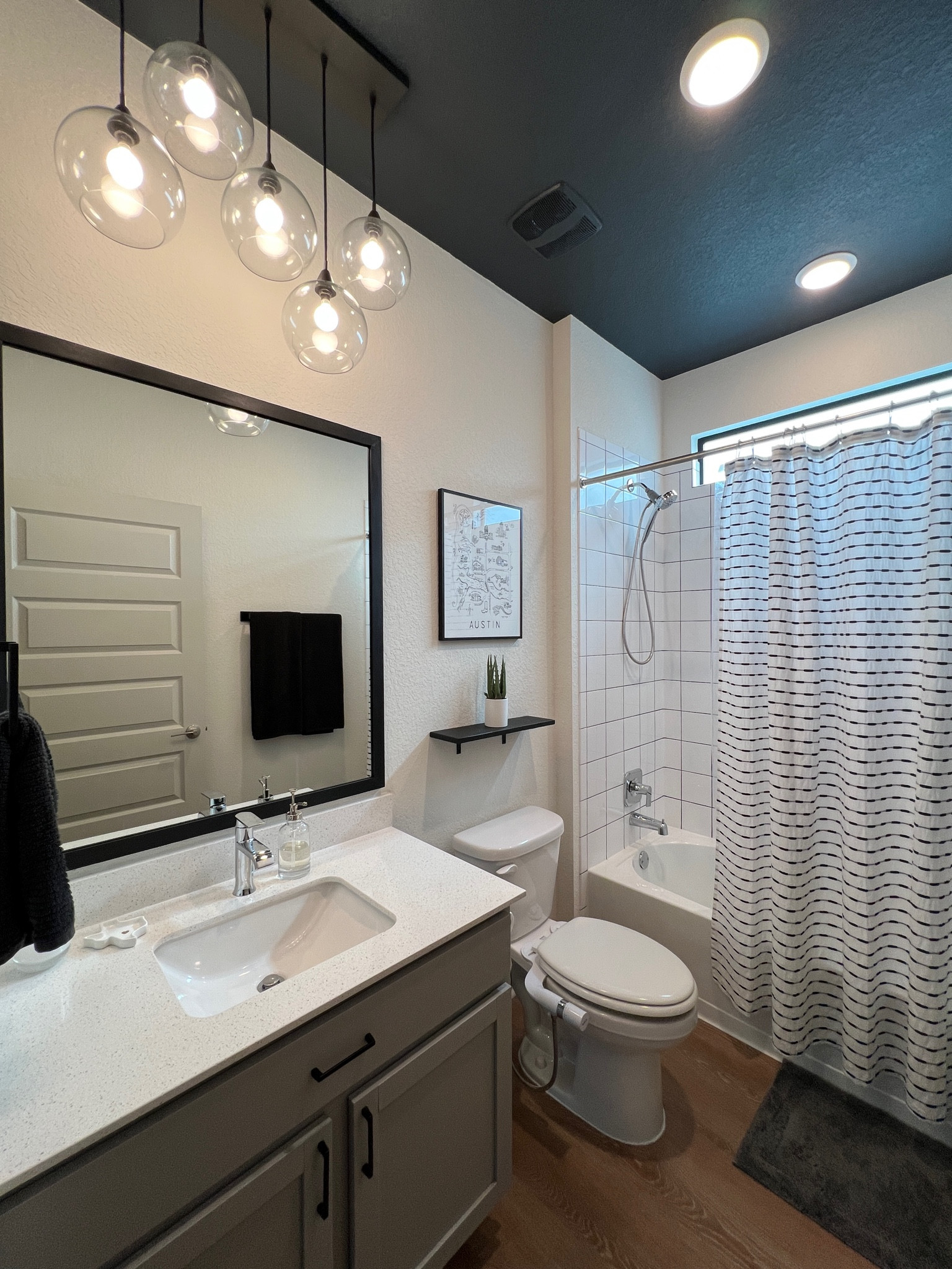 Black & White Bathroom Links

Follow @carolinebuiltit on instagram for step by step DIY and home decor ideas 

#LTKhome #LTKunder50 #LTKunder100