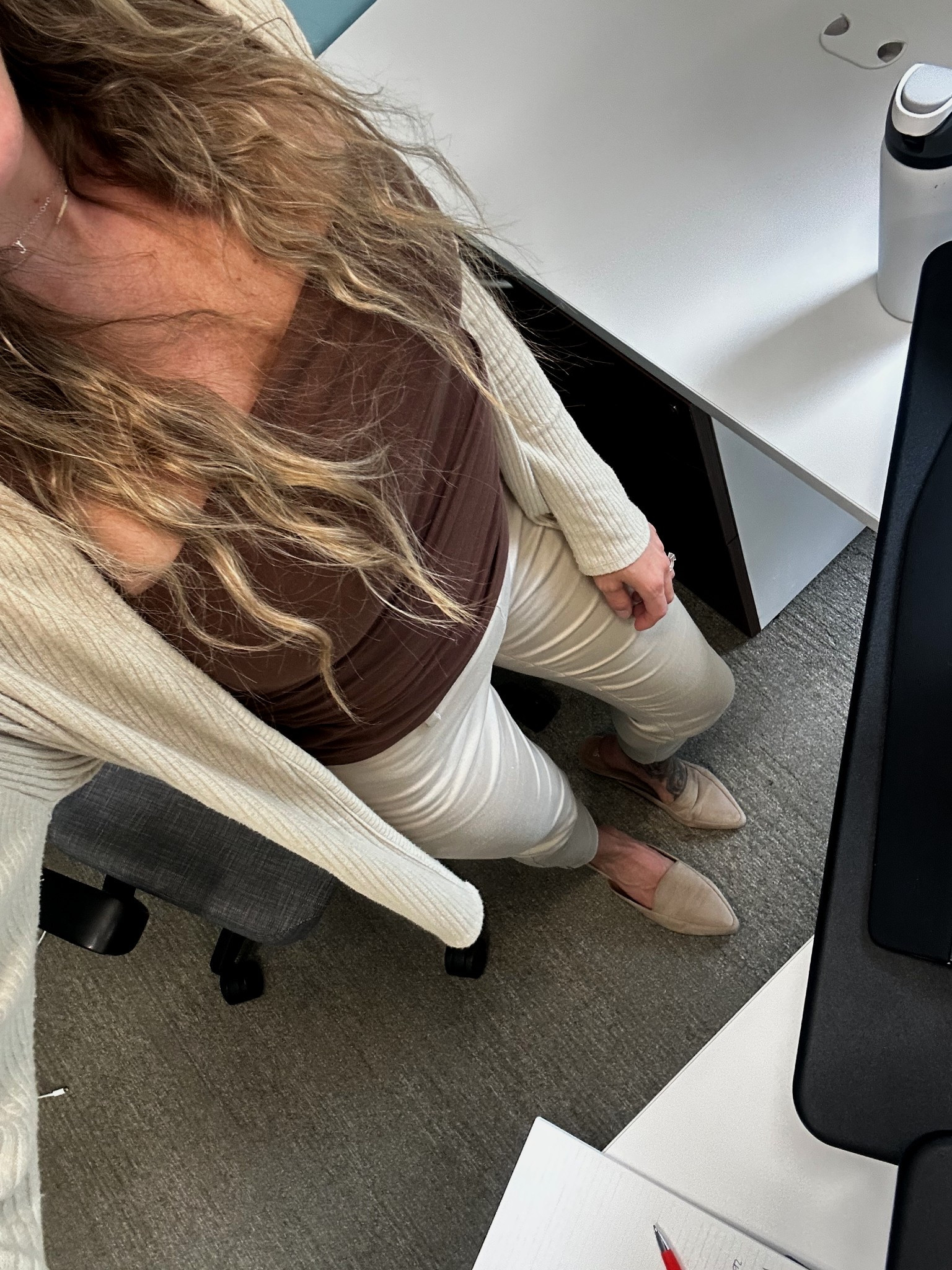 POV: You want to be comfy at your desk but still feel put together 🤎✨
Cardigan + tank + tapered pants = neutral girl summer
Linked the whole fit on LTK! #workwearstyle

#LTKBeauty #LTKWorkwear #LTKStyleTip