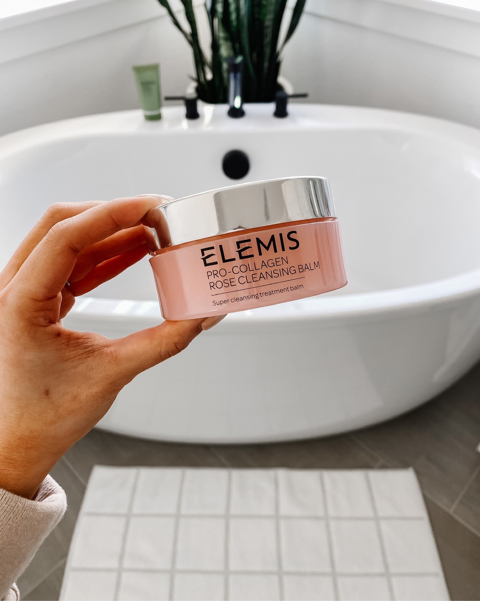 Elemis sale with 25% off sitewide + receive a 3-piece best sellers gift with your $100+ purchase after discount! I’ve loved this brand for years. I use their cleansing balm daily to remove my makeup and it works like magic. Use code FRIENDS for 25% off your purchase!

#LTKbeauty #LTKsalealert