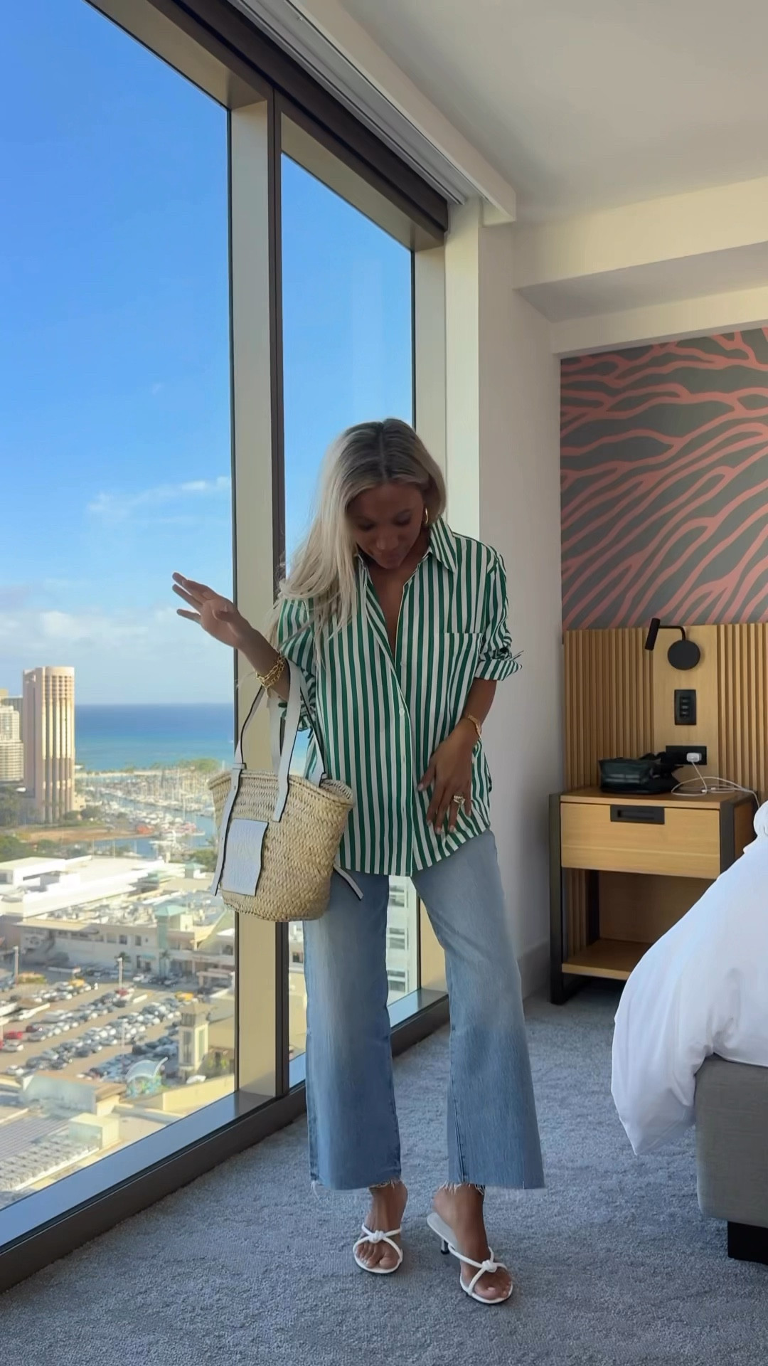 SHORTIES LISTEN TO ME 📣 THESE JEANS ARE PERFECTION! If you are around 5 ft, bless you. Buy these jeans and you’ll thank me later. ABSOLUTELY IN LOVE WITH THEM. 

#LTKPetite #LTKWatchNow #LTKStyleTip