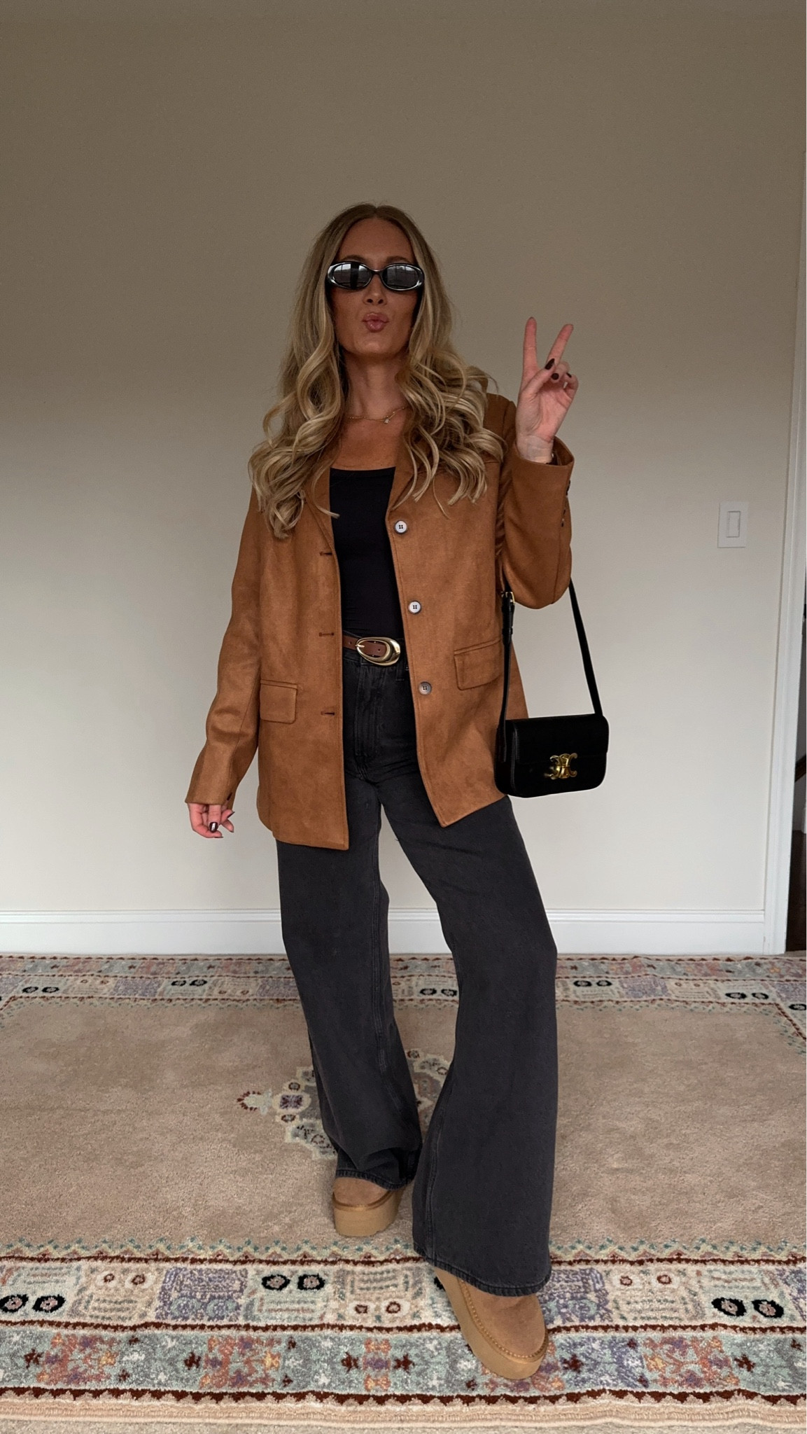 Black / Brown Thanksgiving fit combo 🧸🖤🍂🦃 wearing medium in jacket

Neutral outfit, suede jacket fall fit, fall style, November outfit, December style, winter bag 

#LTKFindsUnder100 #LTKShoeCrush #LTKStyleTip