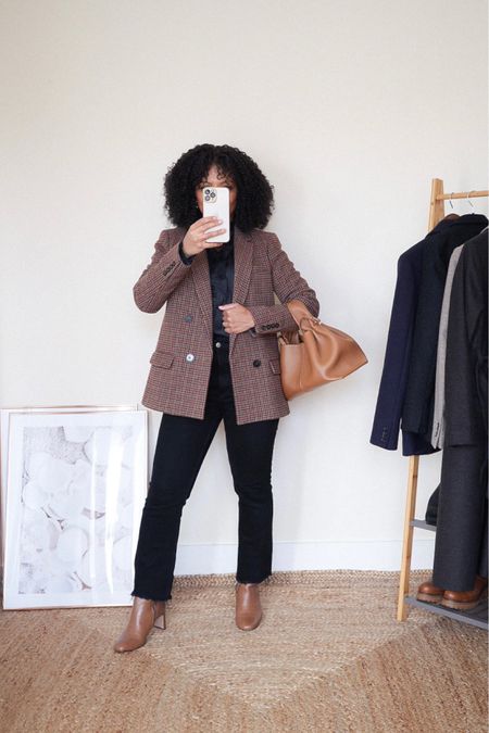 Brow and black workwear look / office outfit. I love the idea of these black straight cropped jeans, black blouse and brown houndstooth blazer for a petite office look. 

Petite fashion, workwear look, office style, office outfit 



#LTKstyletip #LTKworkwear #LTKeurope