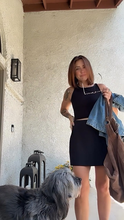 Sometimes all black is the way to go. 🖤 This @abercrombie skirt I have is the best to throw on when you don’t want anything complicated. And of course my @freepeople jean jacket. Sunglasses 🕶️: @quayaustralia