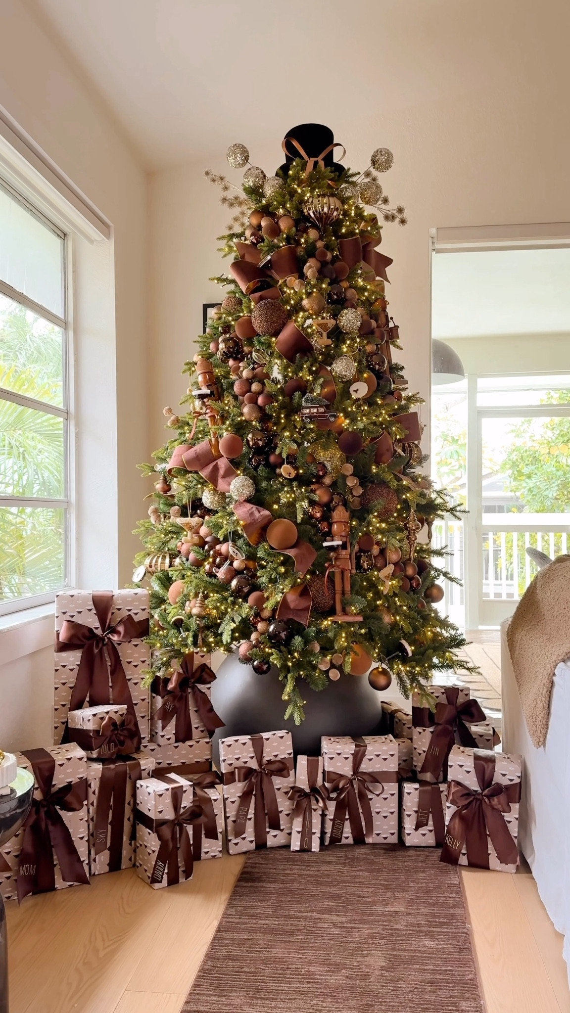 Espresso martini Christmas tree! 




#meandmrjones 

#LTKHome #LTKSeasonal #LTKHoliday