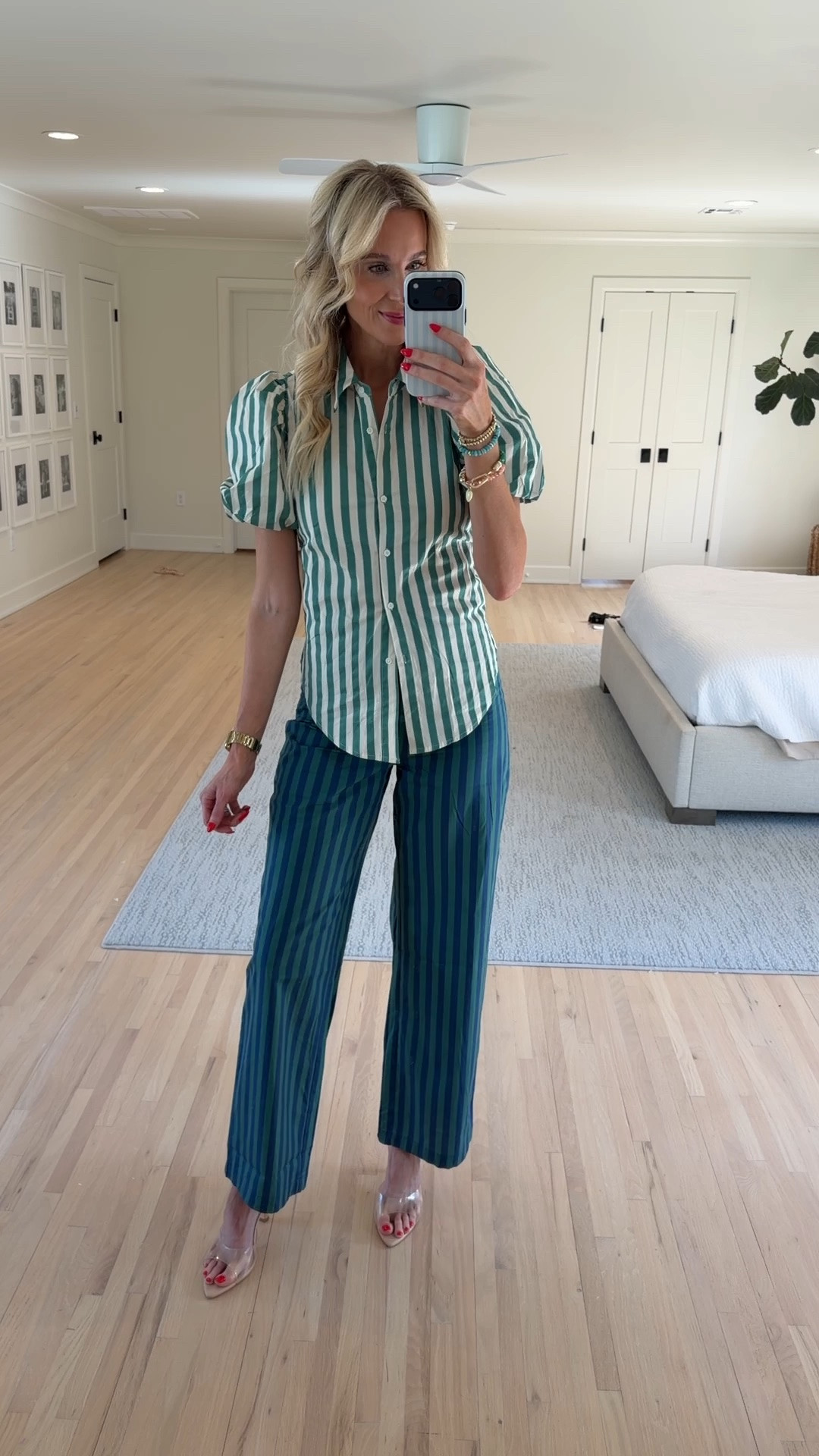 I’m absolutely in love with this stripe matching set from @Avara ! Use code SUMMER20 for a discount ￼