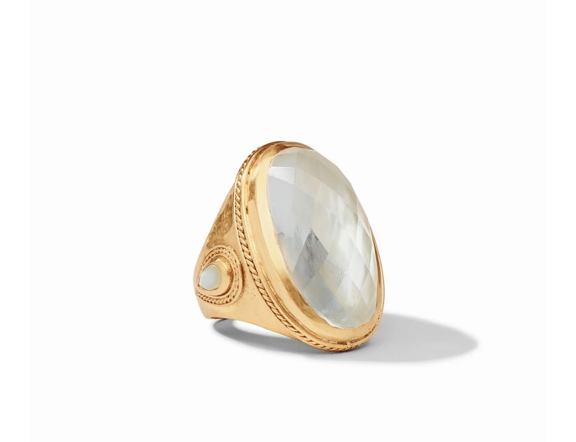 Also OBSESSED with this Moonstone statement ring! 😍