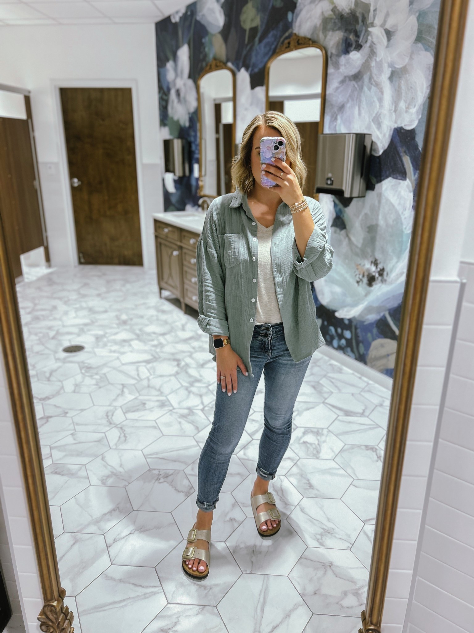 This linen top is actually a set and I’m OBSESSED! Wearing a small. 

I’ve never owned Birk dupes that are SO comfortable! 10/10
