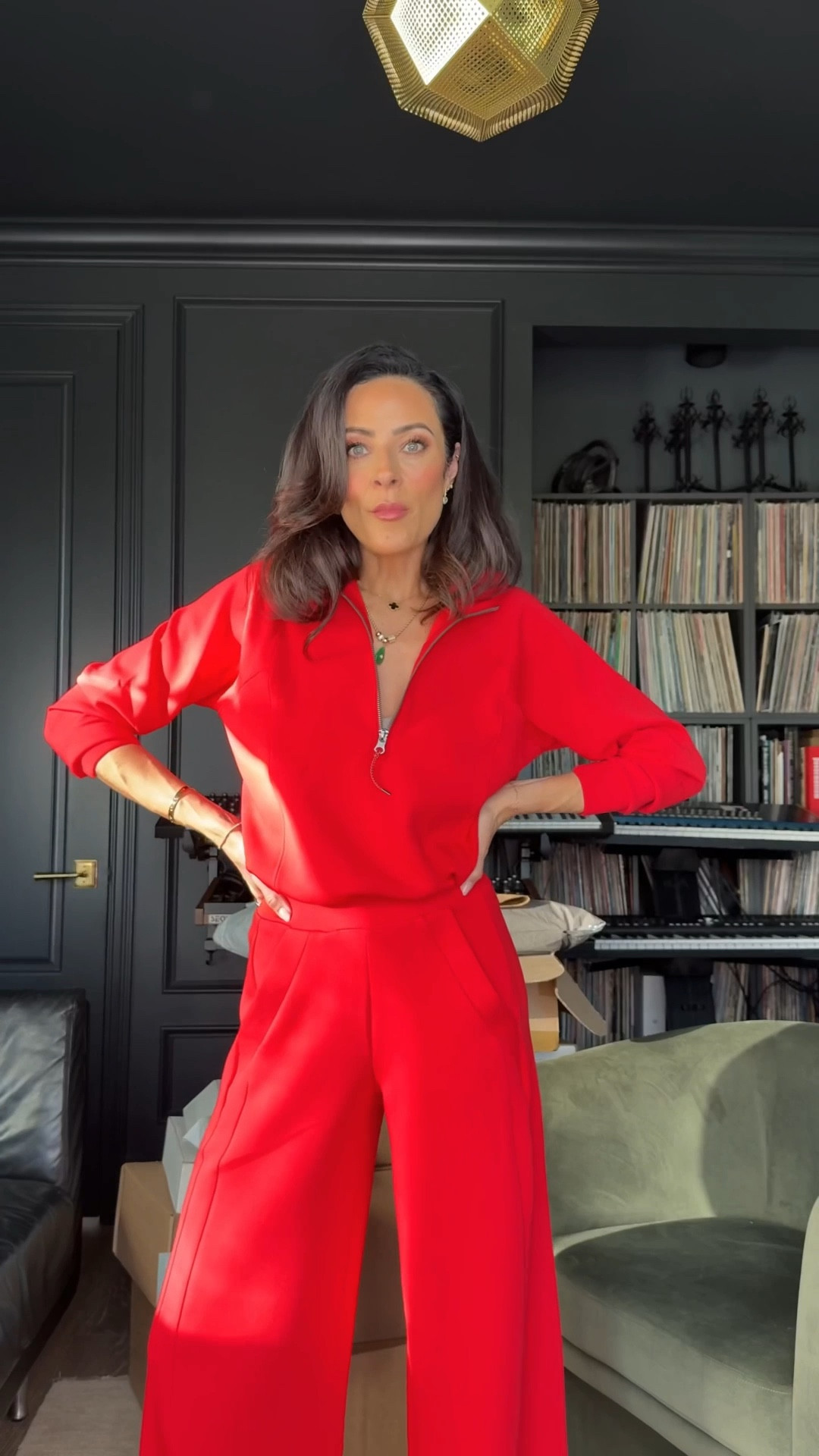 My latest unboxing in this beautiful red set! 
Thatch code: 15Lucy