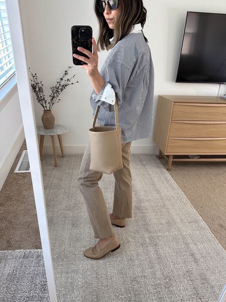 New nude loafers. These are so versatile and comfy!!! Run TTS. 

J.Crew shirt 4. Sizes up. Could wear the 2
Gap jeans 26 petite. Old
Sam Edelman loafers 5
The Row tote small 
Celine sunglasses 

Fall outfits, jeans, fall shoes, loafers, petite style 

#LTKitbag #LTKshoecrush #LTKsalealert