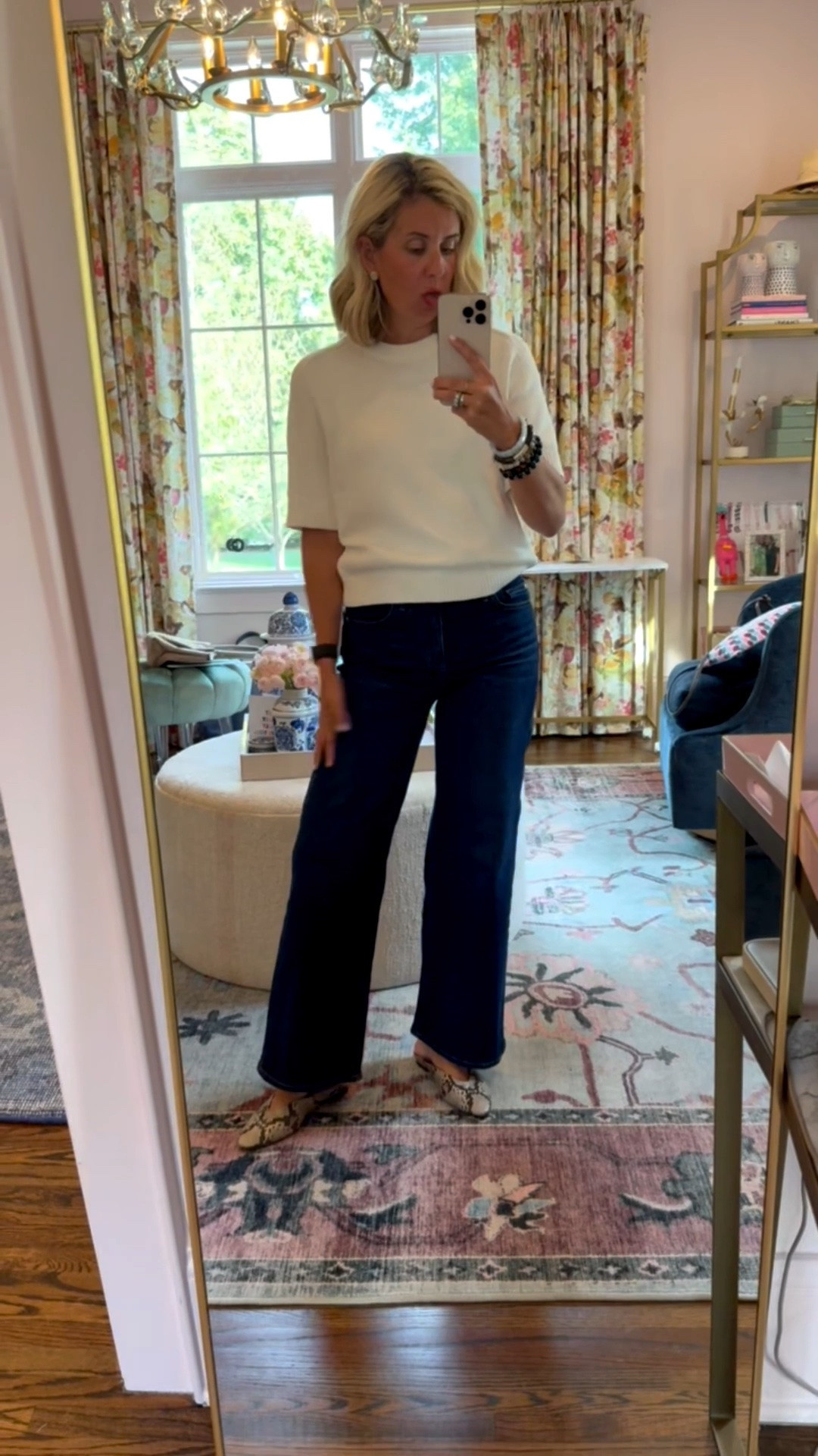White top and jeans will never let you down! Quince for the win here. 
Top - xs
Jeans - 26P
Shoes - 8 tts 

*code Catherine20 at Allie + Bess