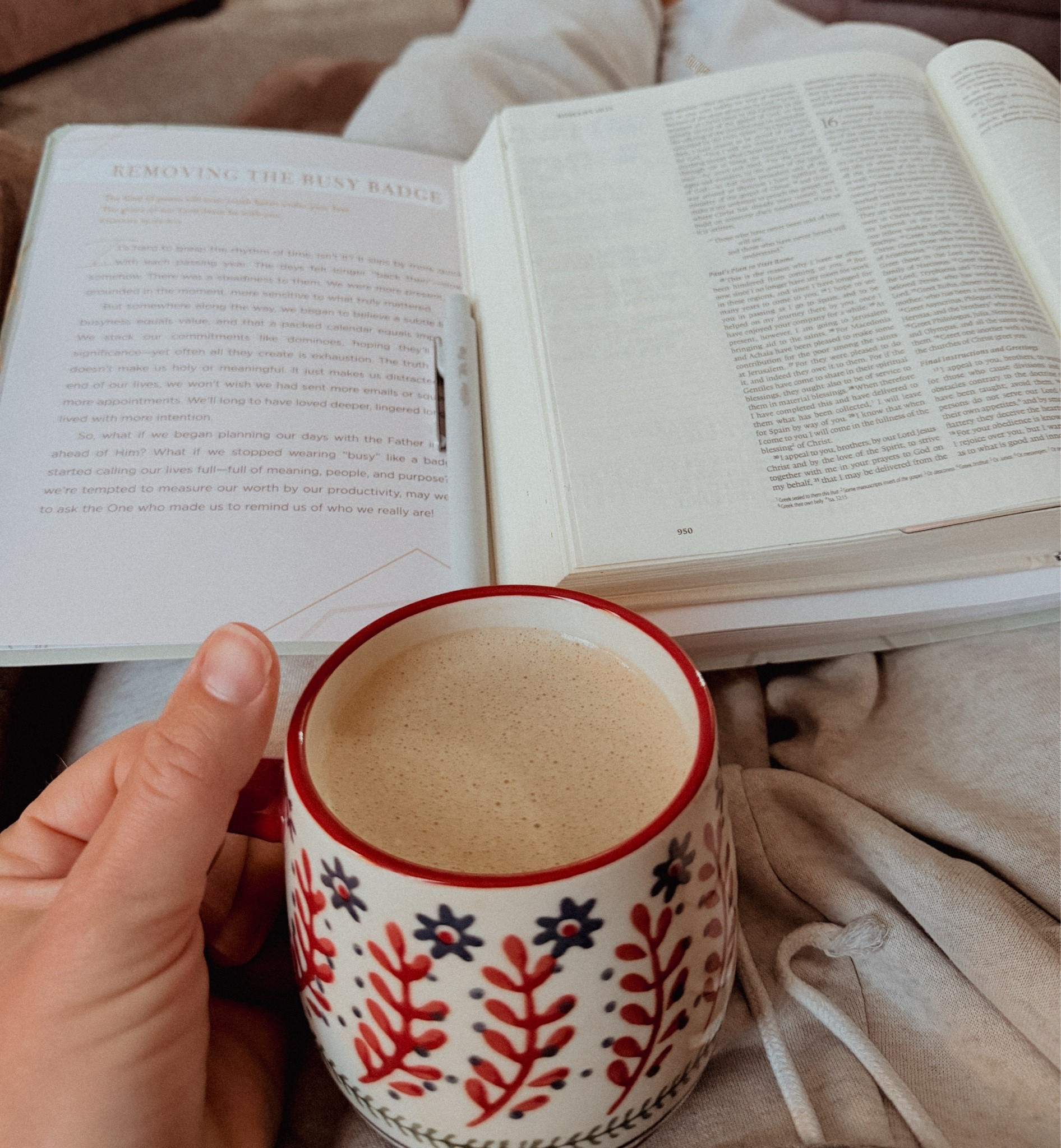 Coffee and Jesus

#LTKmorningroutine