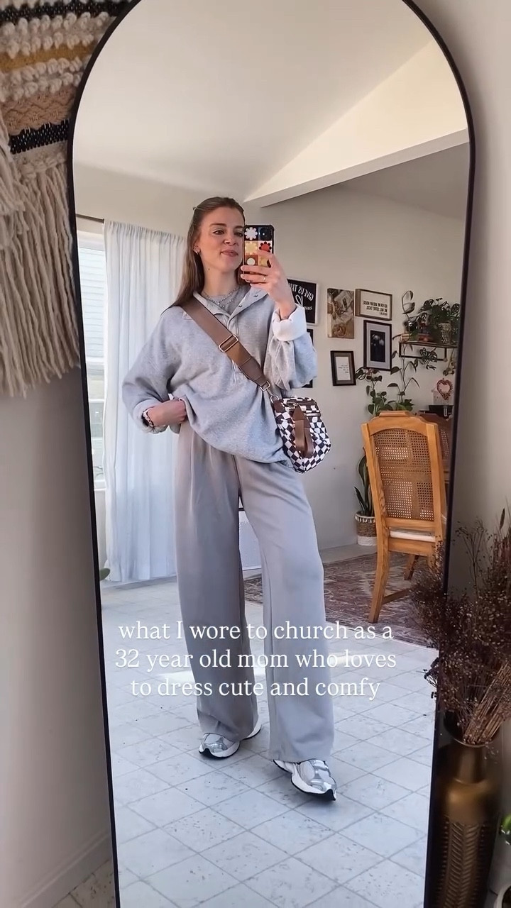 what I wore to church on Sunday to cuddle some babies in the nursery 🥰🤍

Sweatshirt: @aerie 
Tank: @oldnavy
Pants: Amazon
Shoes: @nike 
**everything is linked in my LTK ➡️ in my bio 

#ootd #outfitideas #outfitinspo #outfitoftheday #comfyoutfit

#LTKselfcare #LTKootd #LTKActive