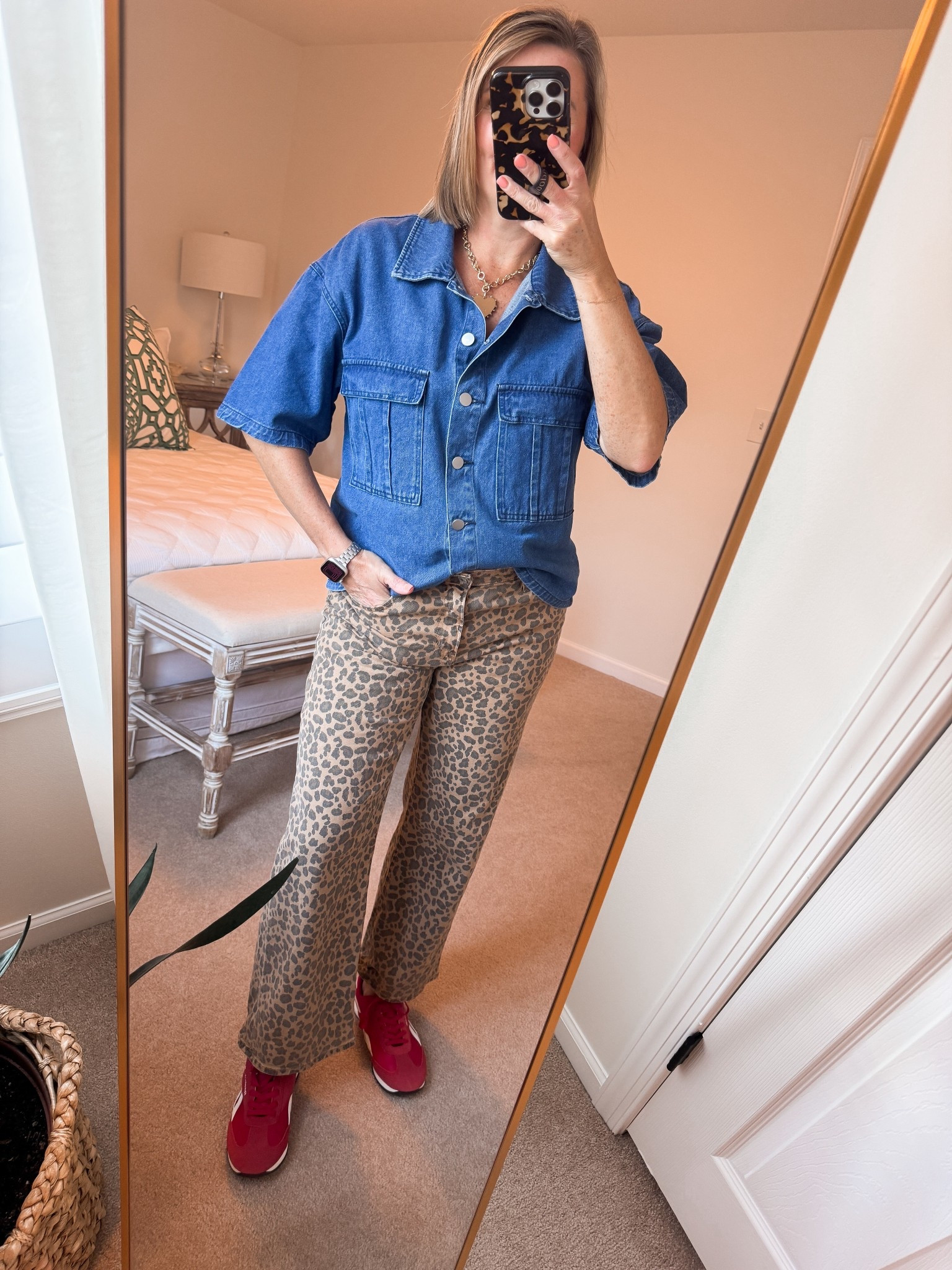 I love this short sleeve denim top. Honestly, both the top and the pants can be worn with a million different things!

#LTKStyleTip