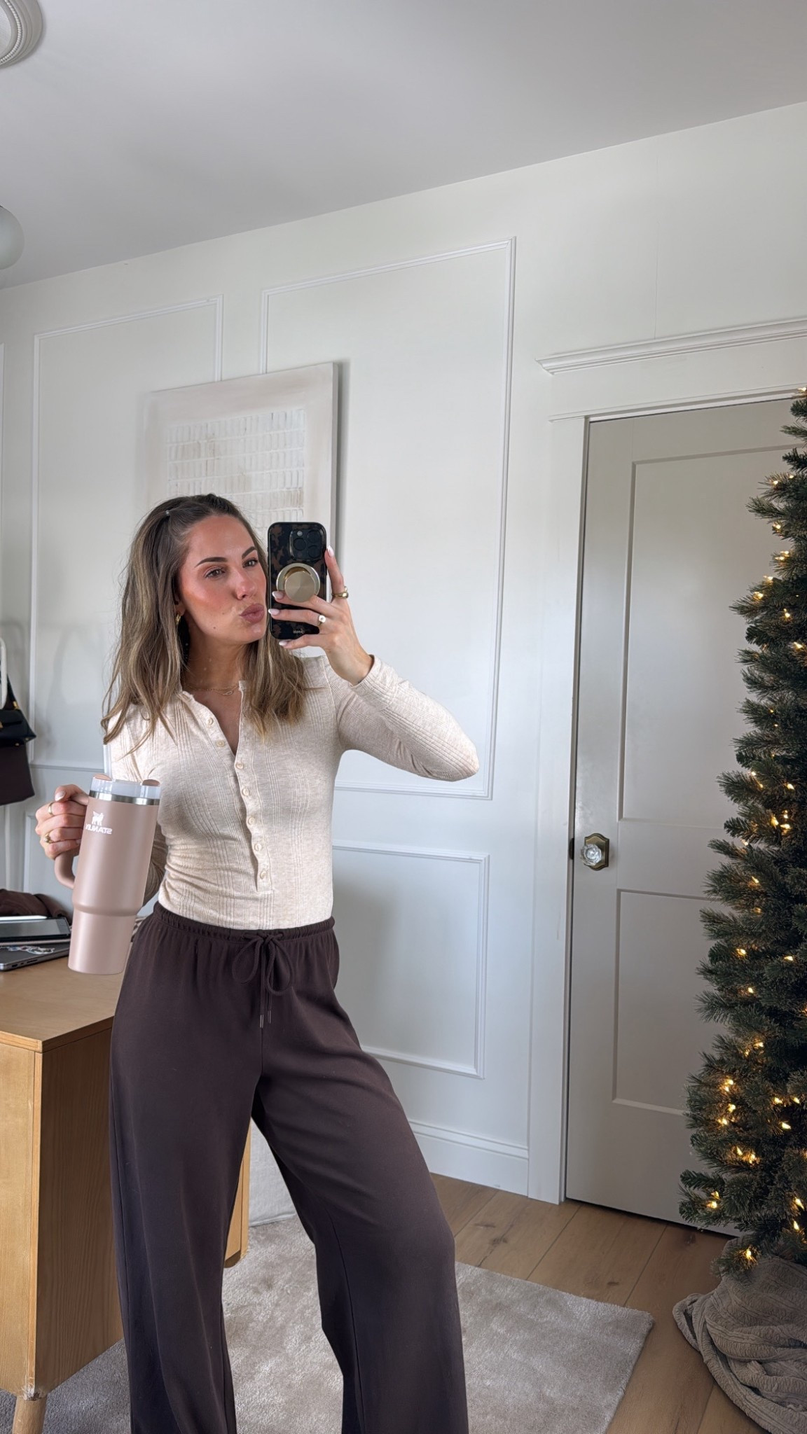 I can not wear anything but these pants… truly never want to wear anything else ever again 😬 
(Wearing size small) 

#LTKmomlife #LTKgrwm #LTKootd