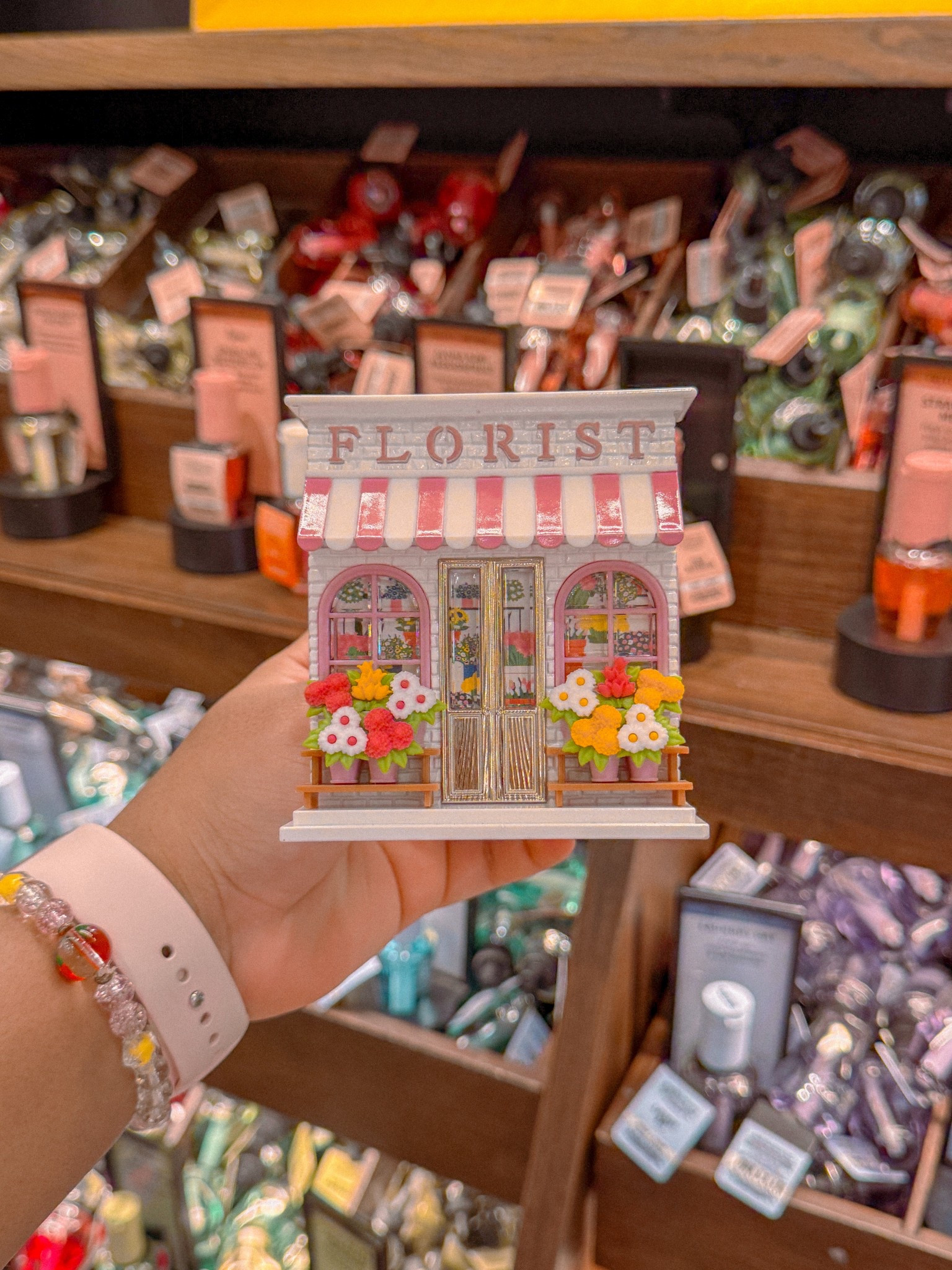 the cutest wall plug from bath and body works ✨🌸🏠🌷 it also projects pink flowers when it lights up! 

#LTKU #LTKHome #LTKSeasonal