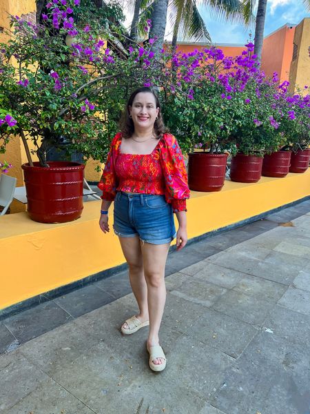 Vacation outfit with curvy denim shorts 

#LTKcurves #LTKtravel #LTKstyletip