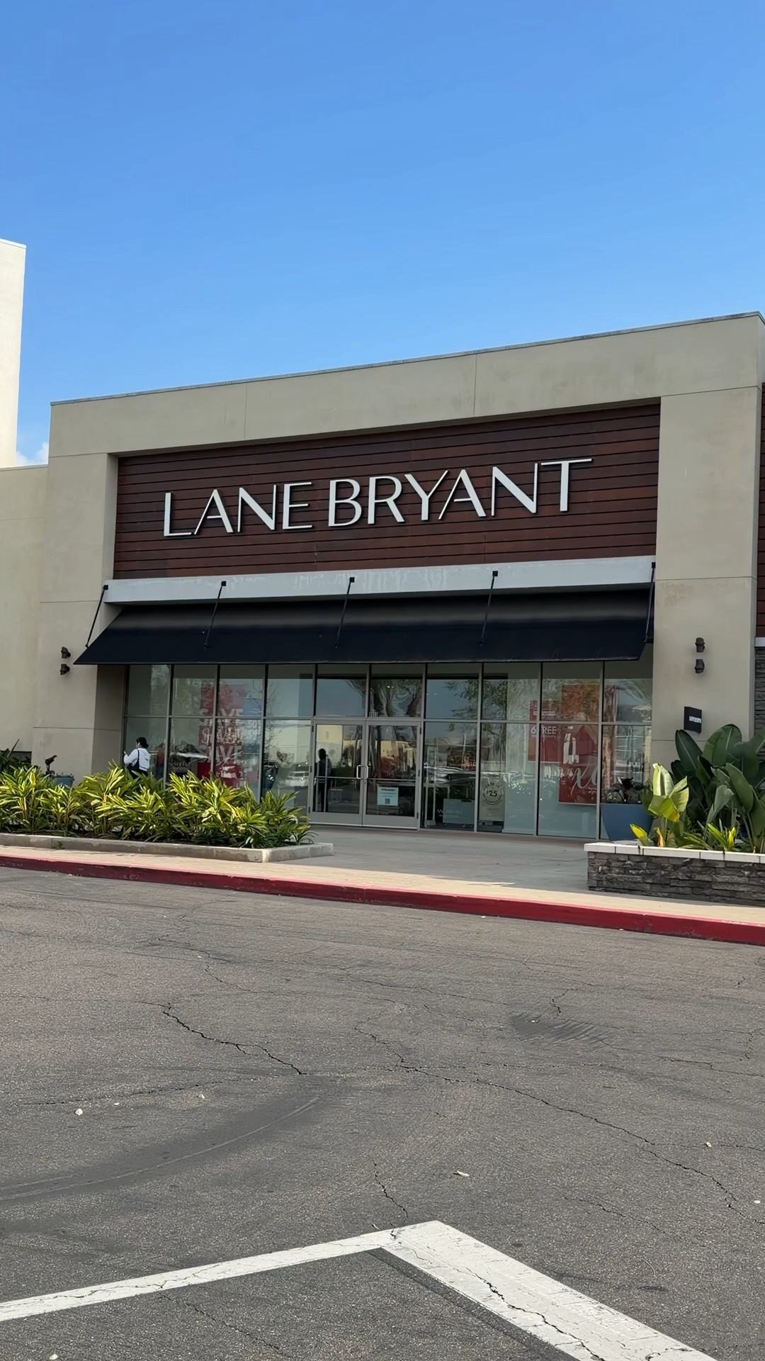 Run don’t walk to @LaneBryant to shop their new Genius Fit Jeans under $50 for a limited time! #ad #lanebryantpartner 
