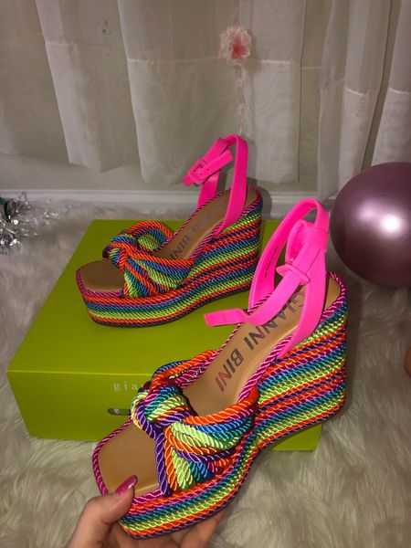 Spring shoe, colorful shoe, rainbow wedges, summer shoes

#LTKshoecrush #LTKstyletip #LTKSeasonal