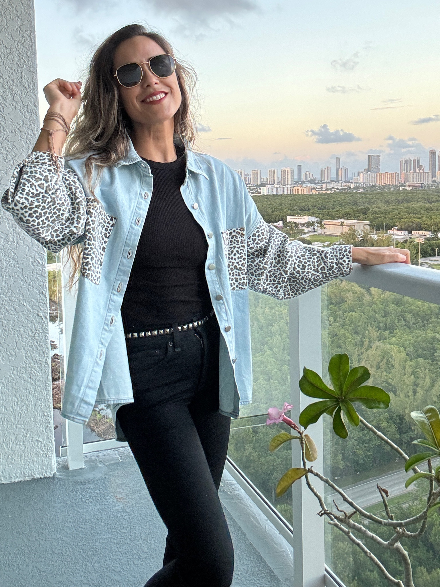 Love this everyday look - all black and the shirt over it keeping it casual cool.

#LTKStyleTip