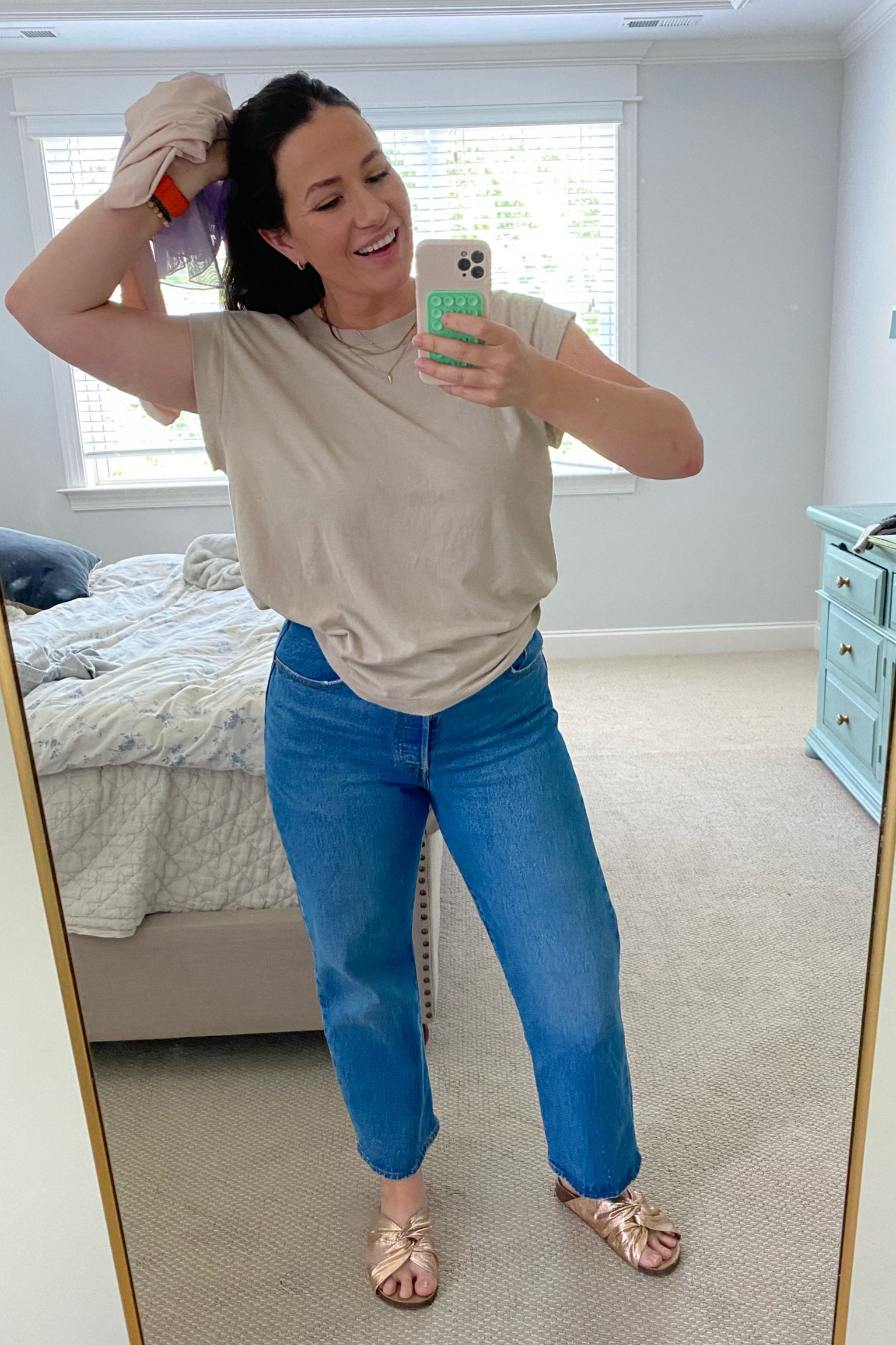 Jeans and $8 tee girlie. 
Levi’s are some of my new favorite jeans. I love them so much. The fit is so classic and trendy at the same time. Shirt comes in so many colors and is so soft and comfortable! 

#LTKfindsunder100 #LTKfindsunder50 #LTKmidsize