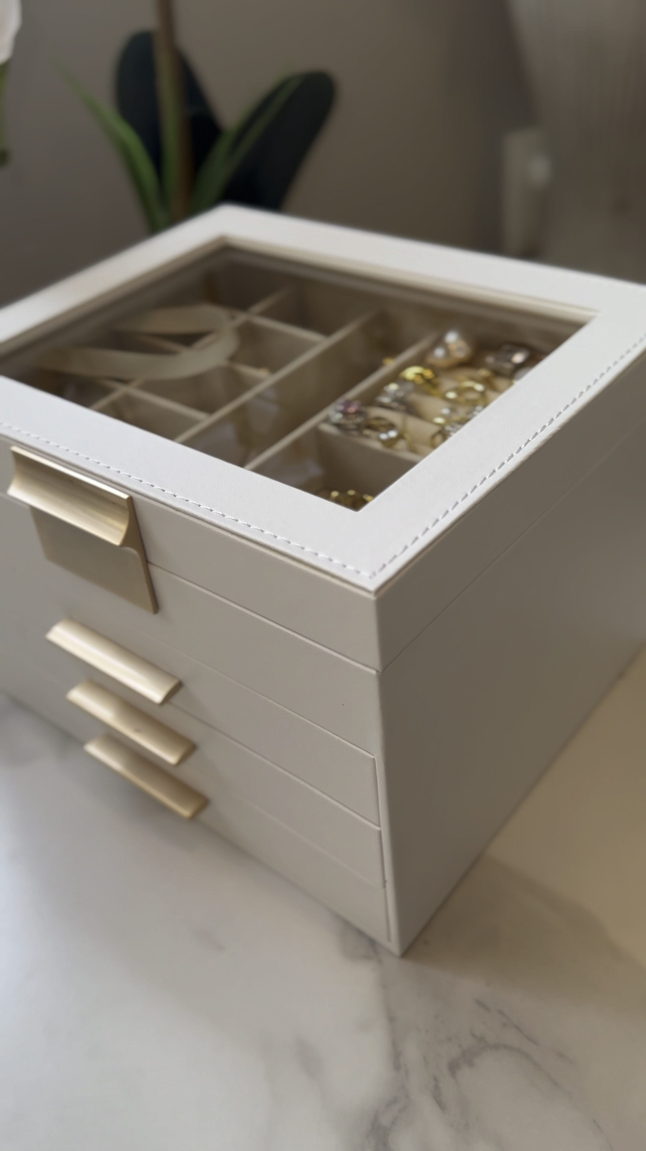 Dream Jewelry box 😍

#LTKSaleAlert #LTKGiftGuide #LTKBeauty