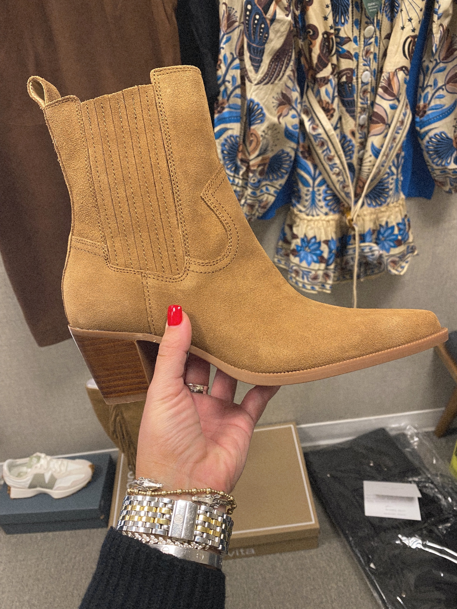 Always love my Dolce Vita booties every year ✨🫶🏼 Also ordered in Mahogany Suede 🤎🧸🍂

N Sale, Nordstrom Anniversary Sale, Nordy Club, fall fashion, petite fashion, sale alert, Dolce Vita, fall booties, suede booties

#LTKStyleTip #LTKShoeCrush #LTKSaleAlert