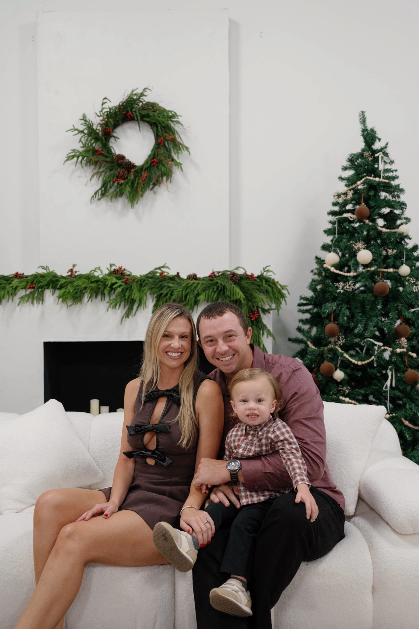 Family photo ready 🎄🤍
#LTKHoliday #LTKFamily #LTKStyle #HolidayOutfits #ChristmasPhotos #FamilyLooks #MatchingOutfits #HolidayStyle
