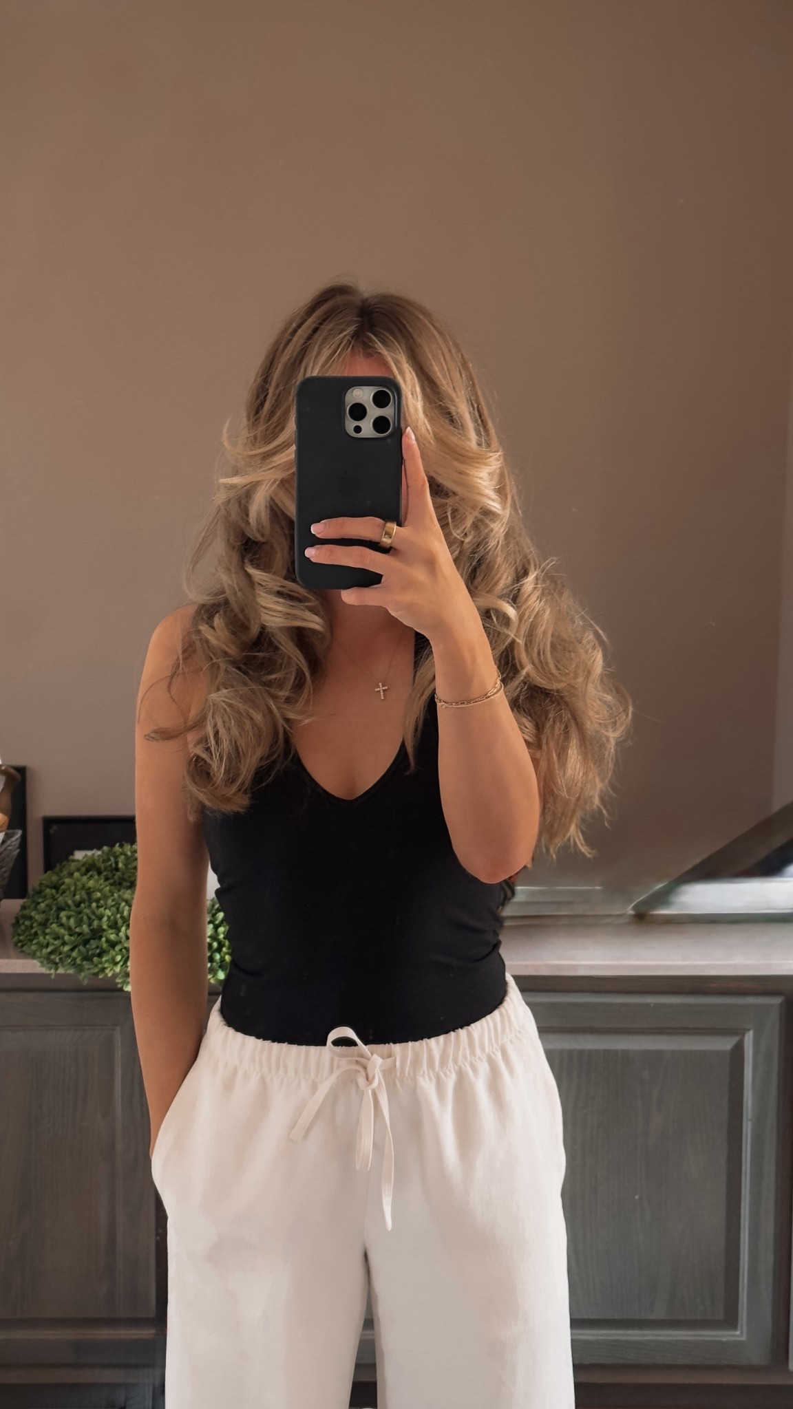 today’s ootd with the best basics from aritzia + also featuring all of my must have hair favorites. 🤍

curling iron, hair must haves, texture spray, aritzia pants, lodge pants, halter tank, basic style, capsule wardrobe, divi, heatless curls, hair routine, grwm

#LTKgrwm #LTKselfcare #LTKootd