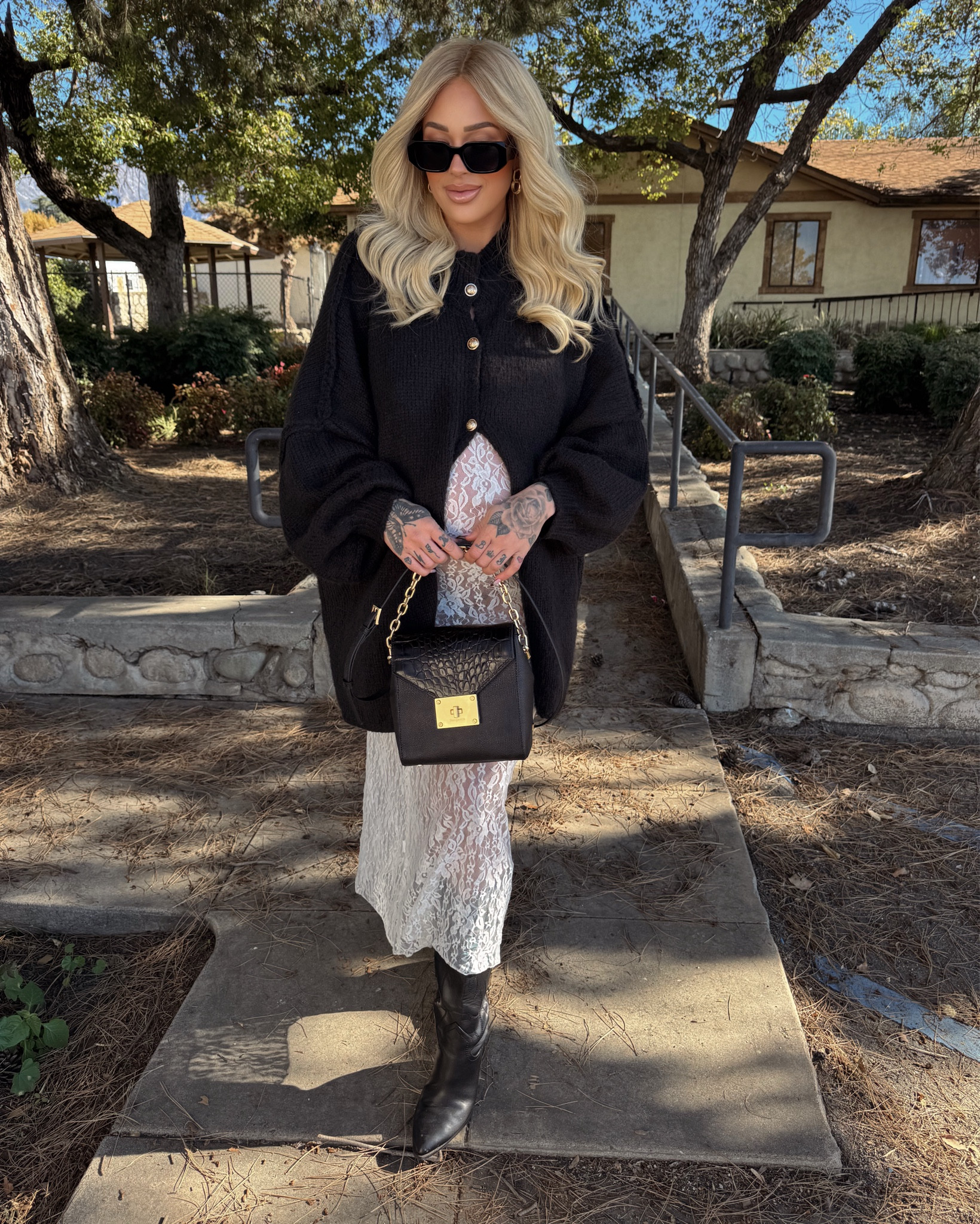 The perfect handbag for this winter 🖤use my code ‘Kailey10’ for 10% off site wide! @ericjavits 

#EricJavits #FallEssentials #ElegantStyle, #ChicAccessories #FallFashion #FashionStatement #TimelessElegance #ad 

#LTKHoliday #LTKBeauty #LTKBump