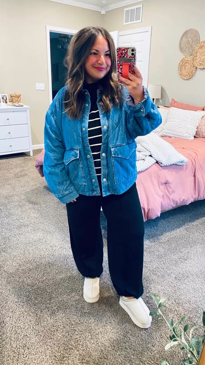 Comfy & cozy fall outfit!
slippers: fit true to size // wearing a 5
denim jacket: fits true to size // wearing a large
set: fits small // sized up to an XL in both

#LTKSeasonal #LTKStyleTip #LTKFindsUnder50