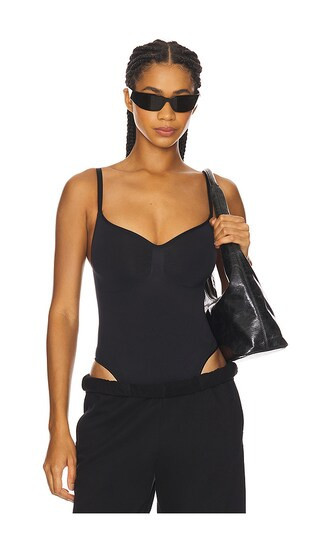 SKIMS Seamless Sculpt Thong Bodysuit in Black. - size XS | Revolve Clothing (Global)