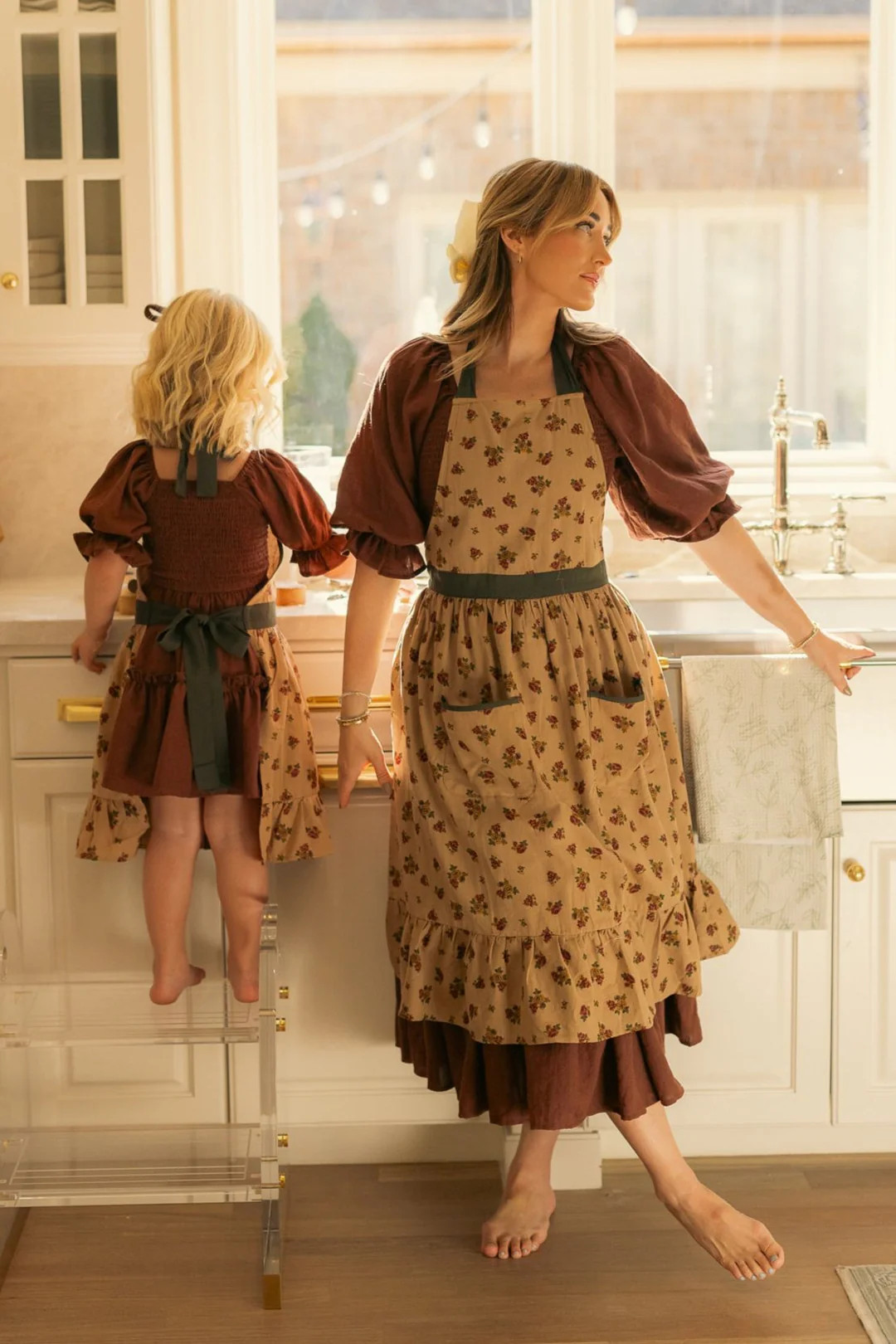 Ivy Apron in Roselyn Tan Floral Cotton | Ivy City Co