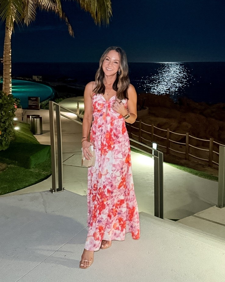 Gorgeous dress versatile dress that you can wear casually or dress it up for a wedding, date night, girls night out. Size XS, for reference I’m 5’1” 107 LBS. 

#LTKPetite #LTKOver40 #LTKFindsUnder50