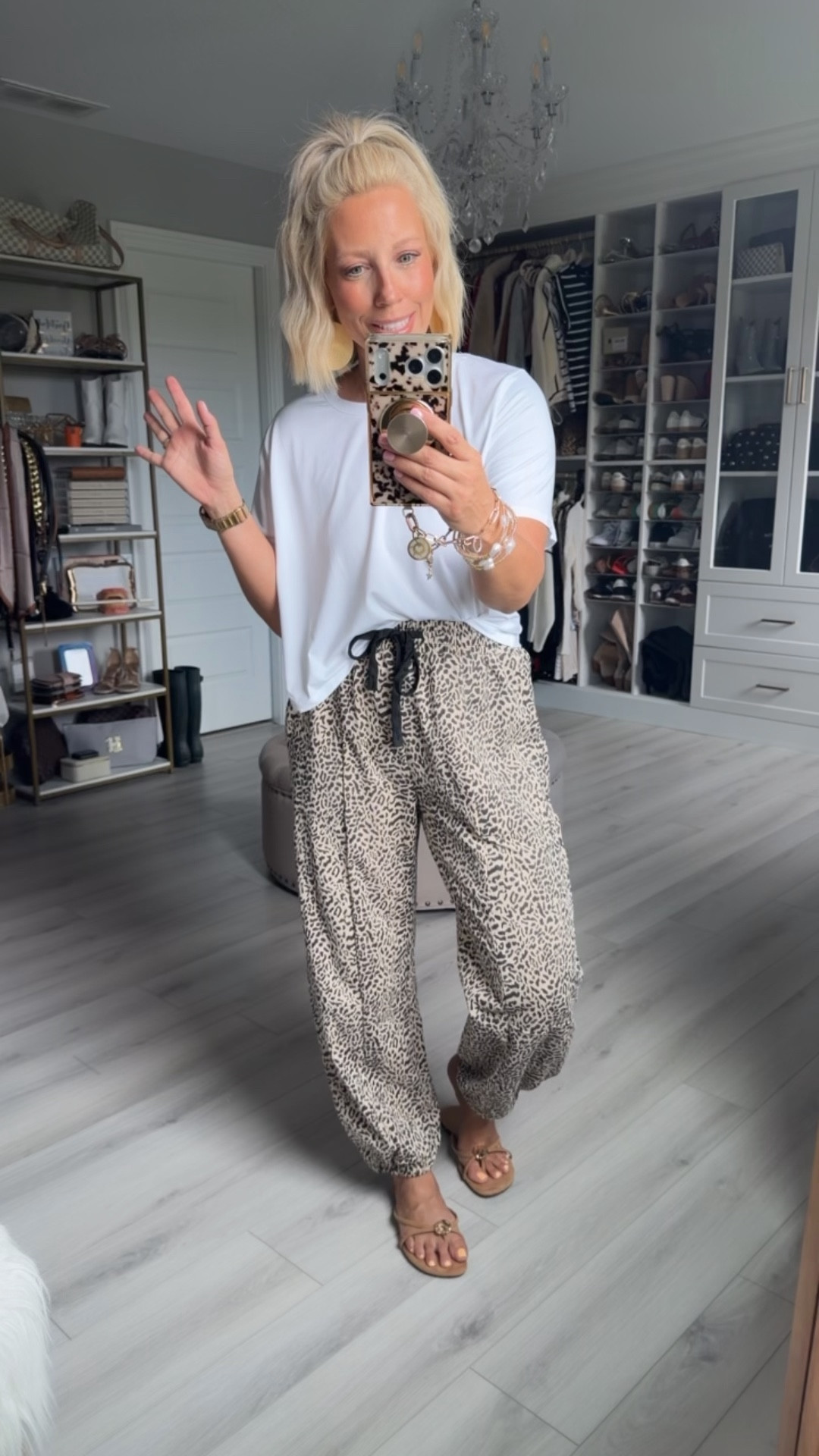 Okay, I’m in love with these joggers!!!!! 
⬇️⬇️⬇️
Tee medium 
Joggers size medium 

#LTKSaleAlert #LTKmomlife