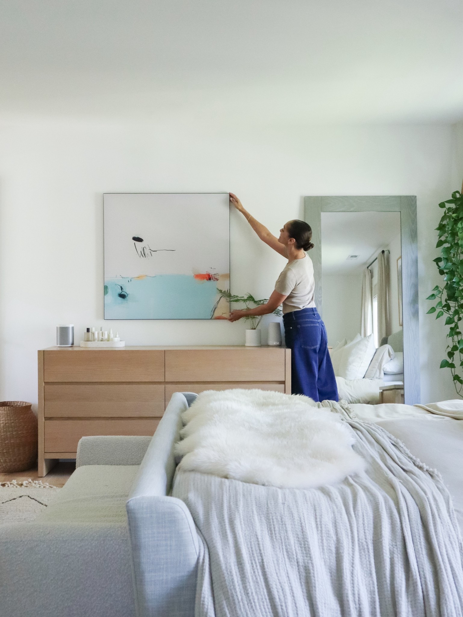 Indecisive when it comes to art? I’ve got the perfect solution for you. These canvases are actually fabric art that pop in and out of their metal frame. When they aren’t in use, they fold up for easy storage, and they don’t wrinkle! I’ve saved a few of my favorites below!
#bigwalldecor #ltkhome #fabriccanvas #swappableart