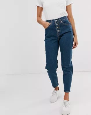 Levi's – Mom-Jeans mit sichtbaren Knöpfen | ASOS DE