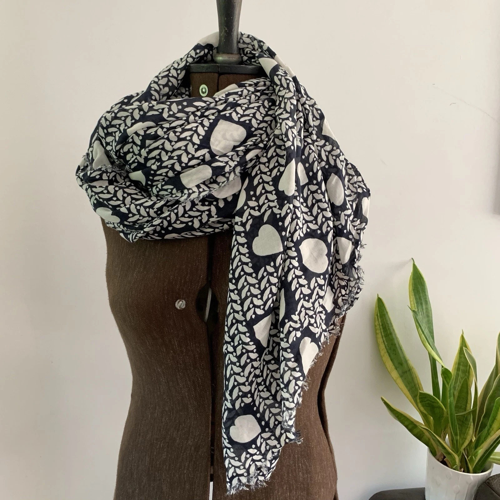 Stella McCartney XL Scarf Wrap Heart Print Navy White Shawl MADE IN ITALY 60x72” | eBay AU