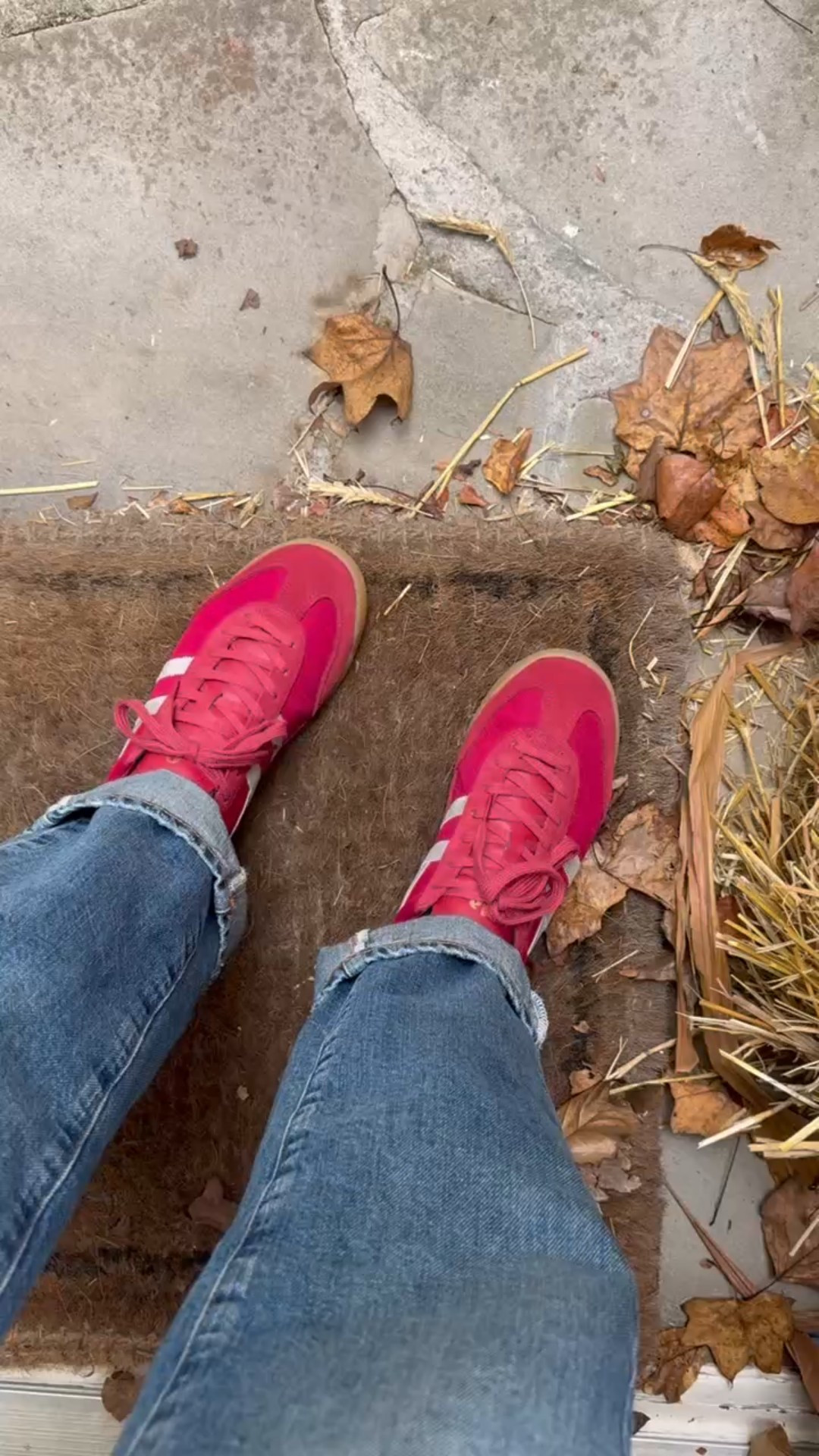 Who says cute can’t be comfy? ❤️ These Gola sneakers just got an upgrade with my favorite gel insoles — game changer for all-day wear 🙌 Paired with classic denim and a cozy fall entryway, this is my go-to everyday combo 🍂
#Gola #ComfyStyle #FallFashion #SneakerStyle #eanesinteriors

#LTKStyleTip #LTKShoeCrush #LTKSeasonal