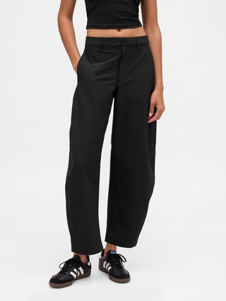 GapFit Mid Rise Lined Runaround Barrel Pants | Gap (US)