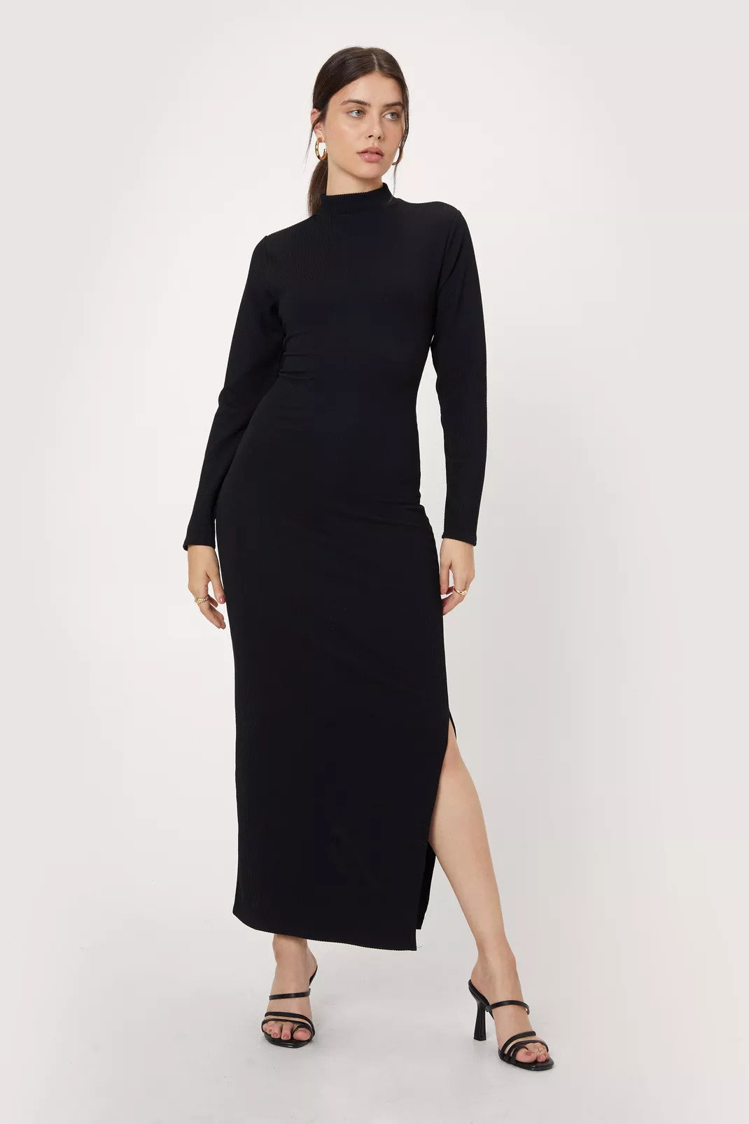 Recyclé - Robe moulante longue cotelée à col montant et découpes | Nasty Gal FR