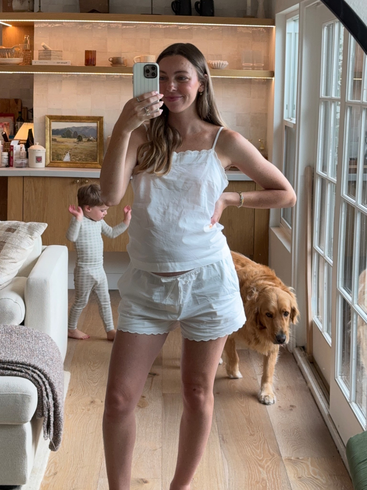 26 weeks pregnant & still got my normal size! Small 🤍