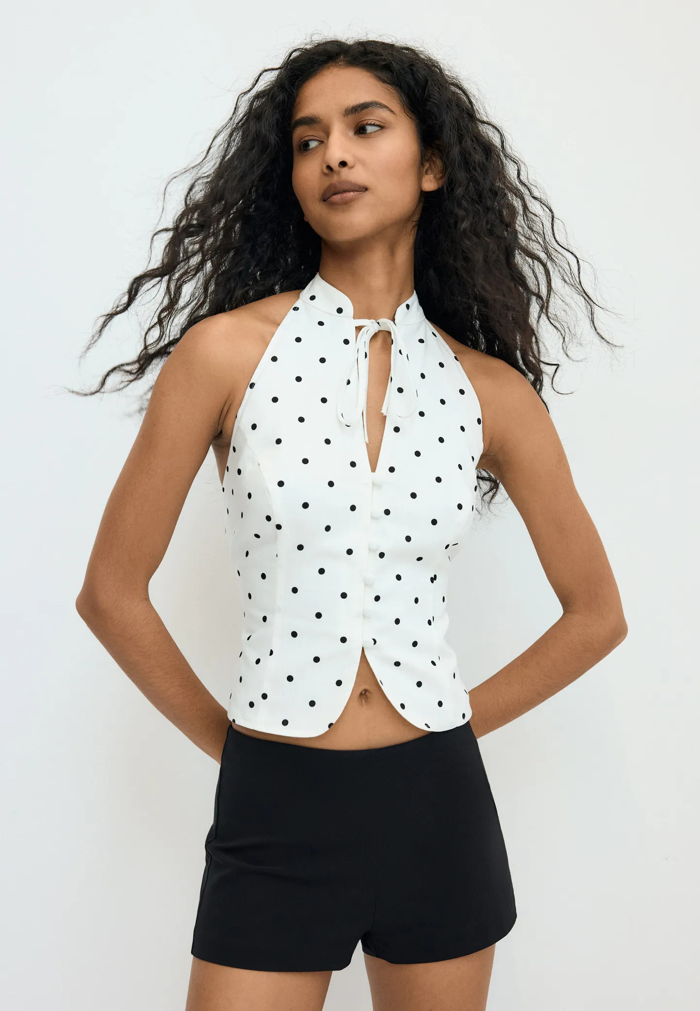 Figurbetontes Top mit Tupfen | Stradivarius DE