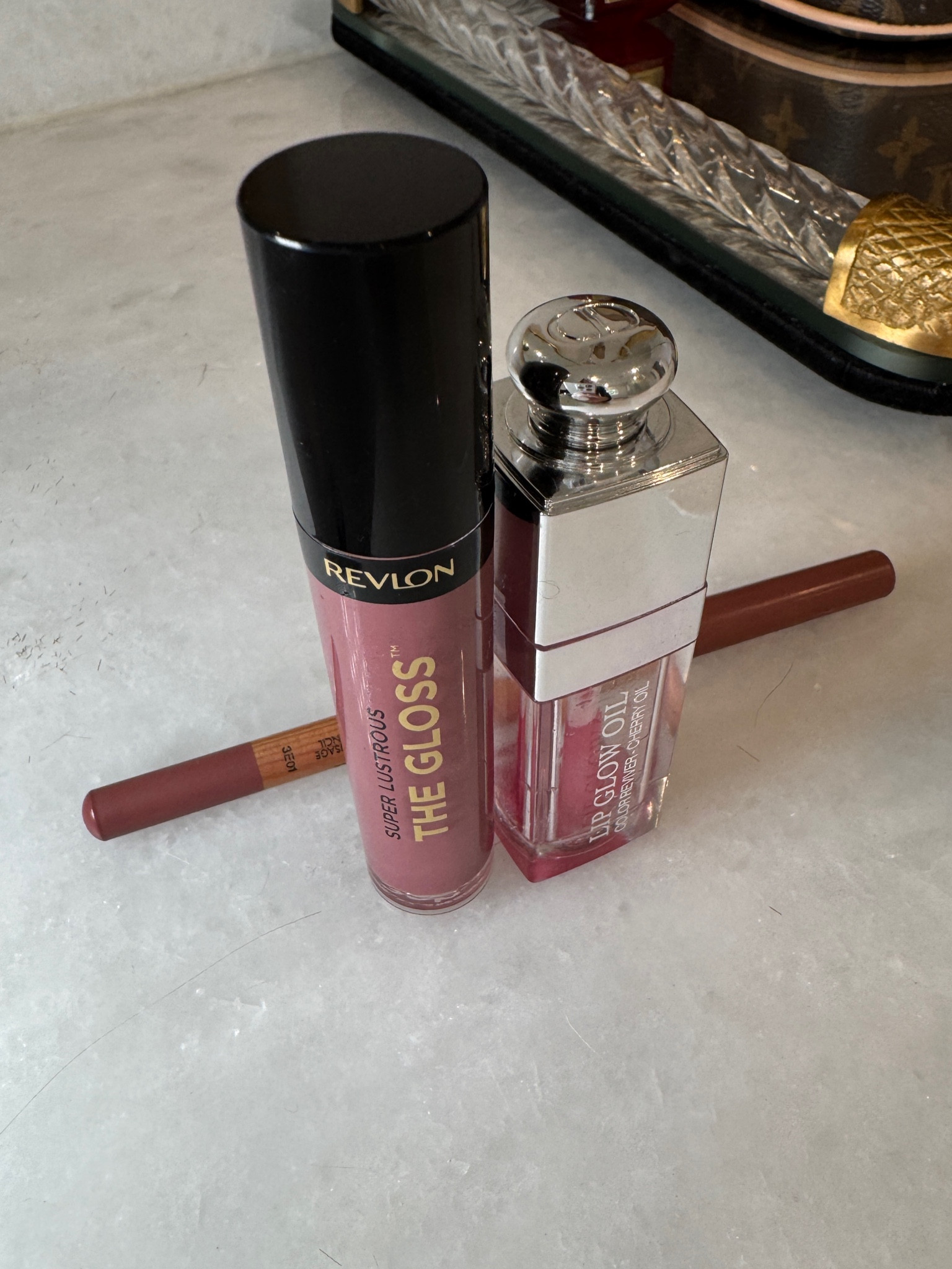 Link combo 
Amazon 
Revolve- taupe luster 
Sticky gloss- cherry 
Lipliner- whatever walnut 