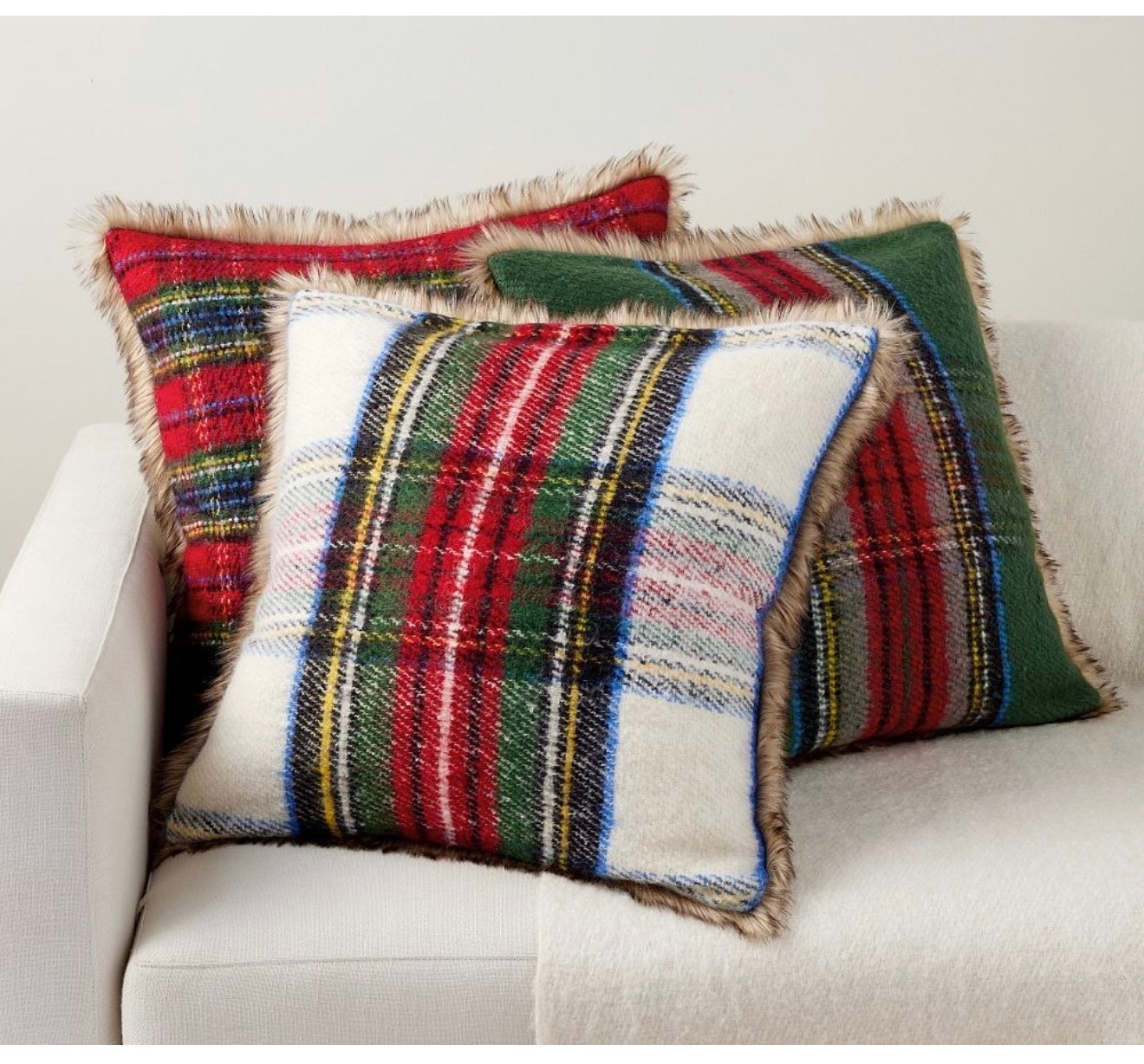 Stewart Plaid With Faux Fur Back Pillow


#LTKHoliday #LTKGiftGuide #LTKHome