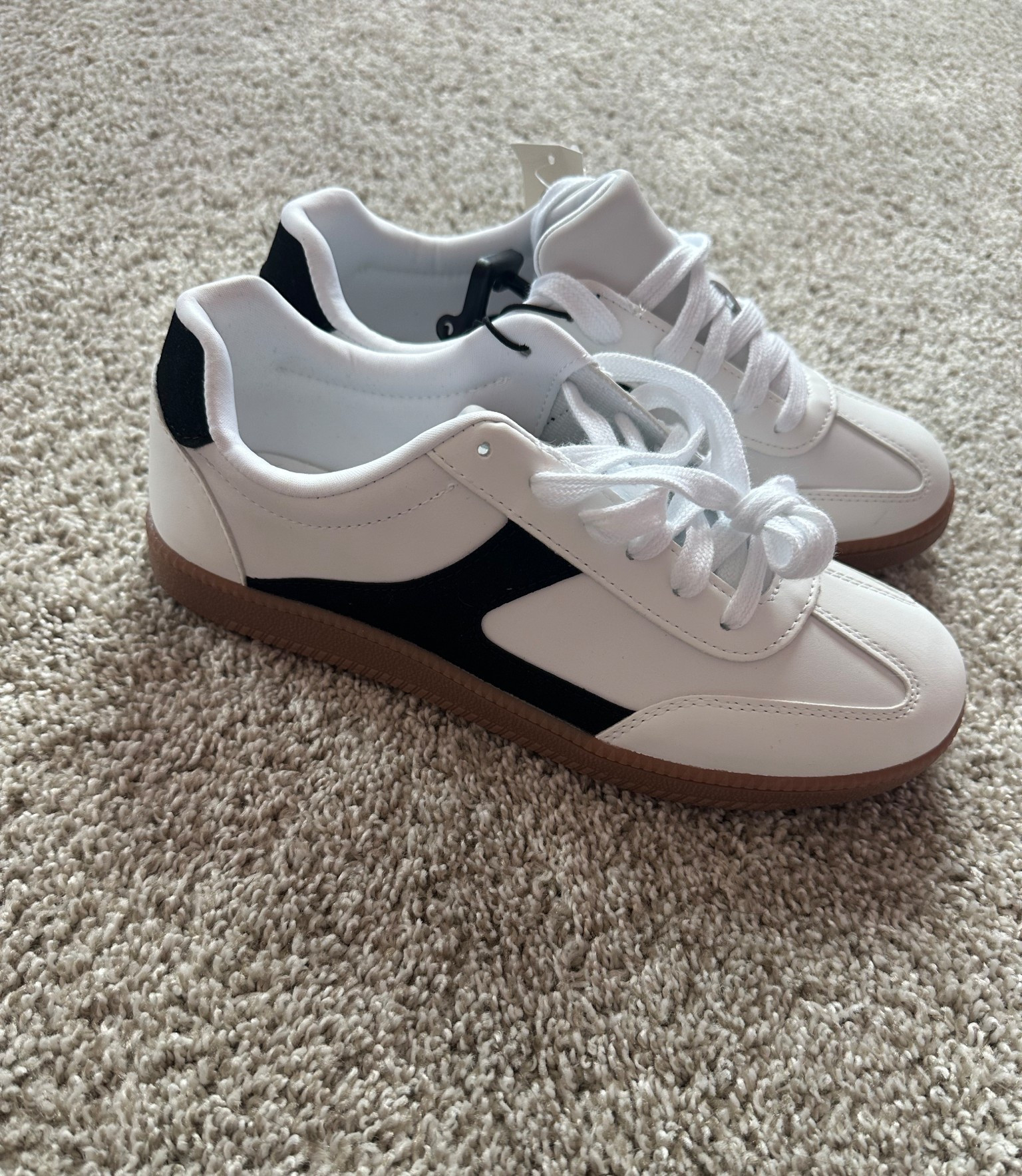 The affordable sneakers you’ll wear on repeat 👟✨
#LTKstyle #LTKshoecrush #everydaywear #casualfits #ootd #styleinspo #ltkunder100 #trendystyle #simpleoutfits

#LTKootd #LTKmomlife