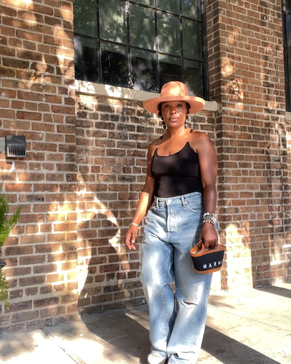 Casual look with a casual bag.
#handbag 

#LTKOver40 #LTKStyleTip #LTKItBag
