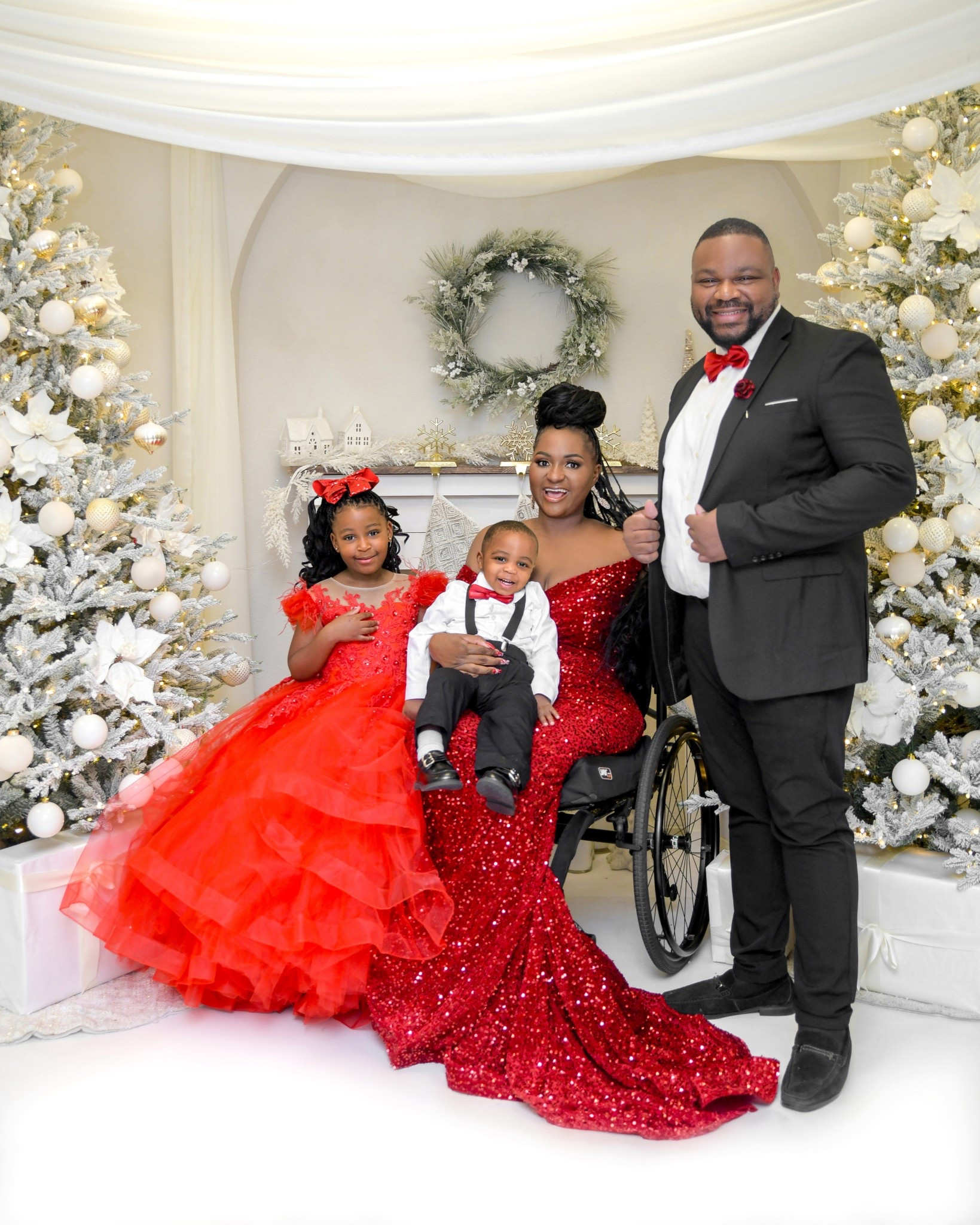 Family Christmas photo 

#LTKFamily #LTKHoliday #LTKSeasonal