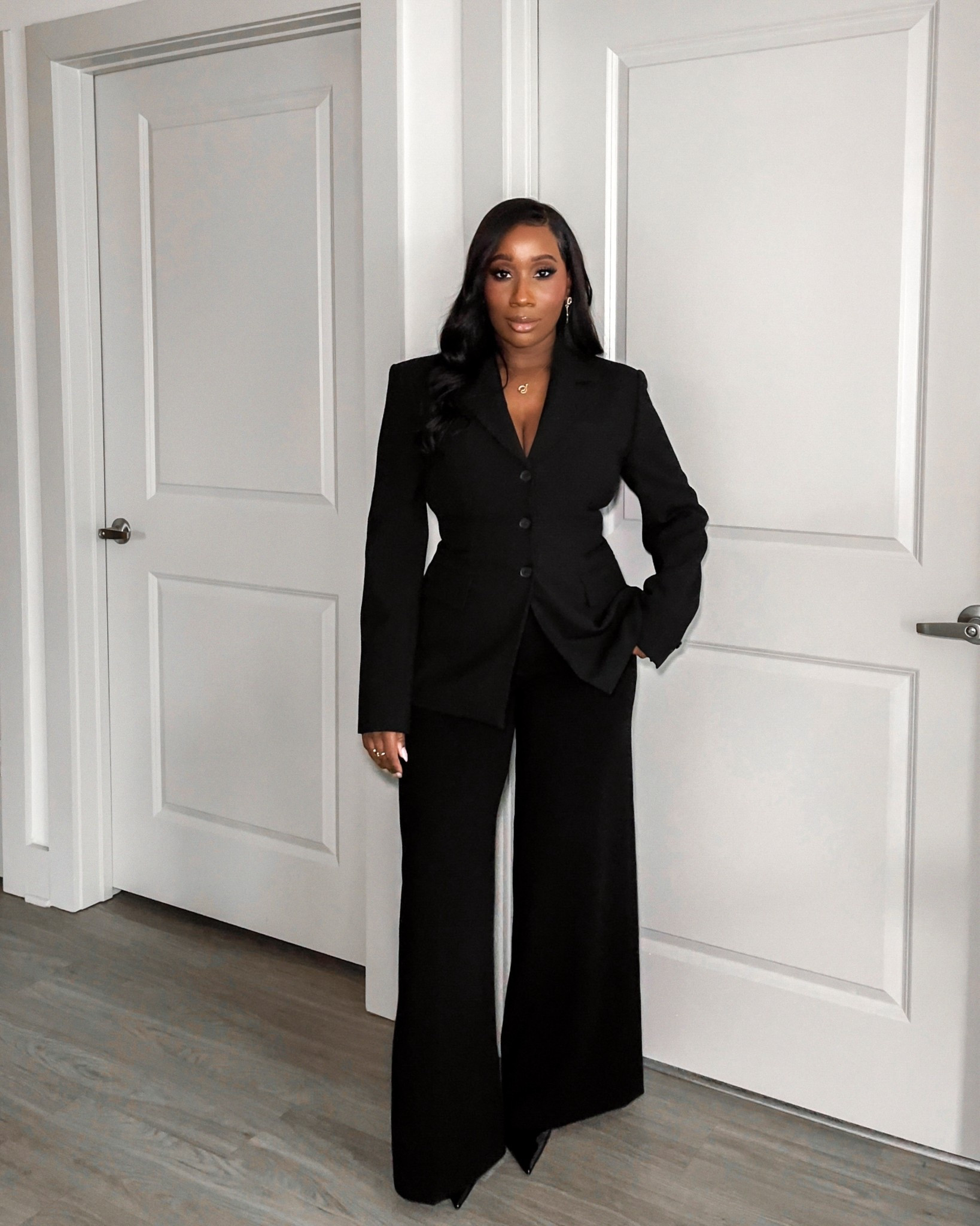 The best suiting for work! 🖤 Wearing a 6 in the blazer and 6 Regular in the pants! 

Aritzia, style inspo, style ootd, outfit inspo

#LTKdayinmylife #LTKWorkwear #LTKootd