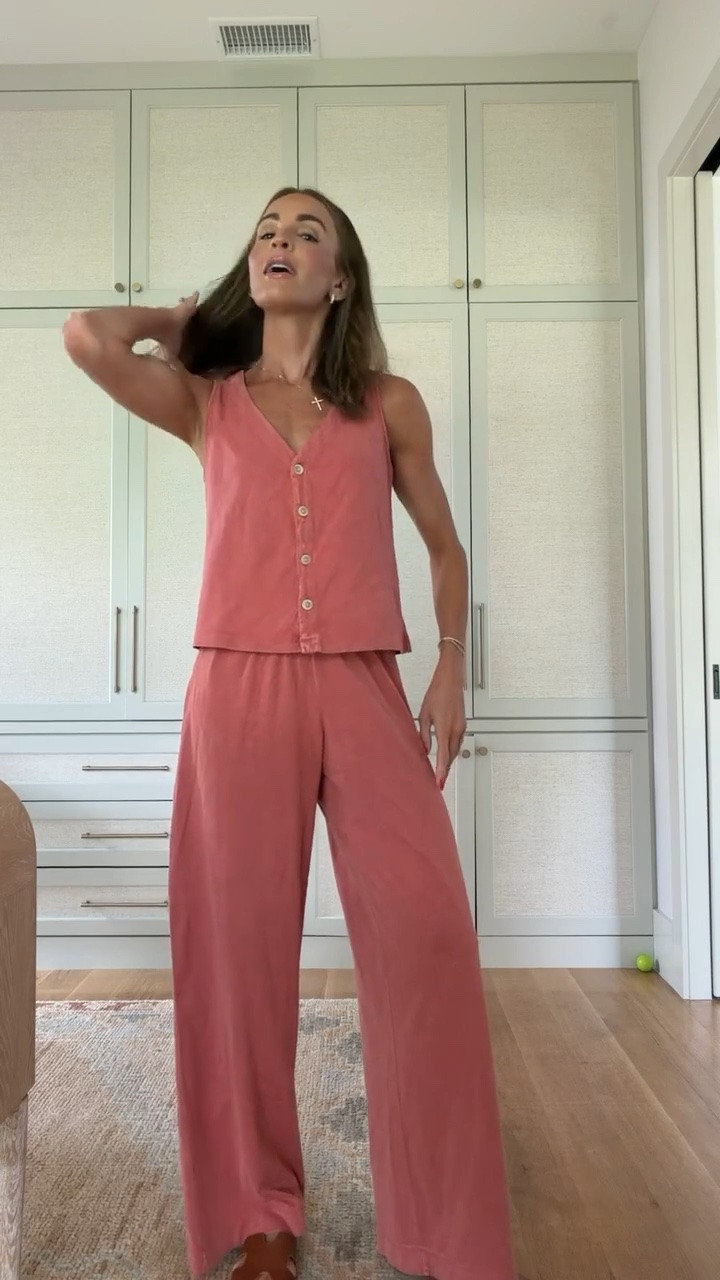 Cute and comfortable matching set from target 😍 under $50 and will work so well for fall, too! 👏🏼